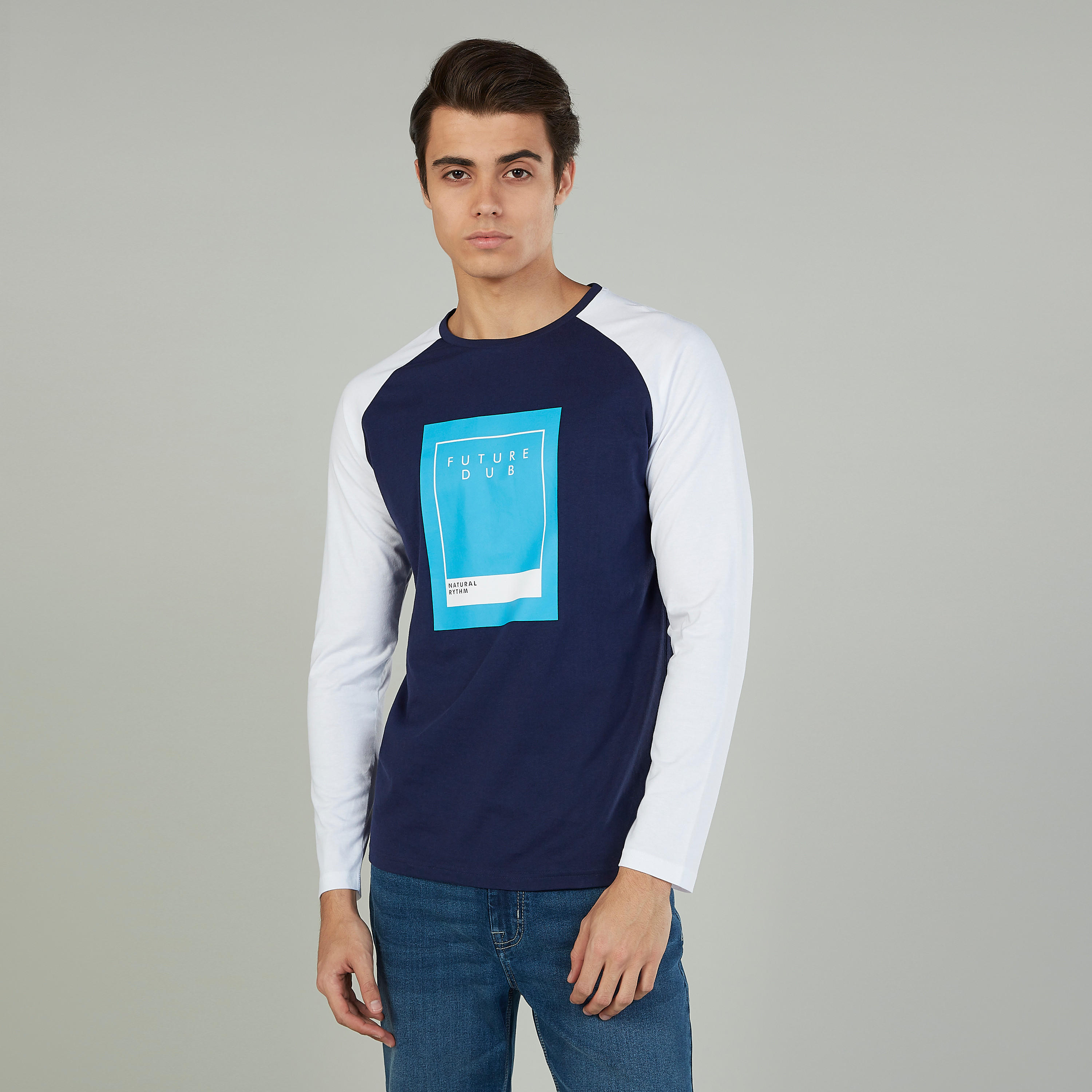 تيشيرت بياقة مستديرة وأكمام مغايرة وطبعات-men-clothing-tshirtsandpolos-tshirts-image-1