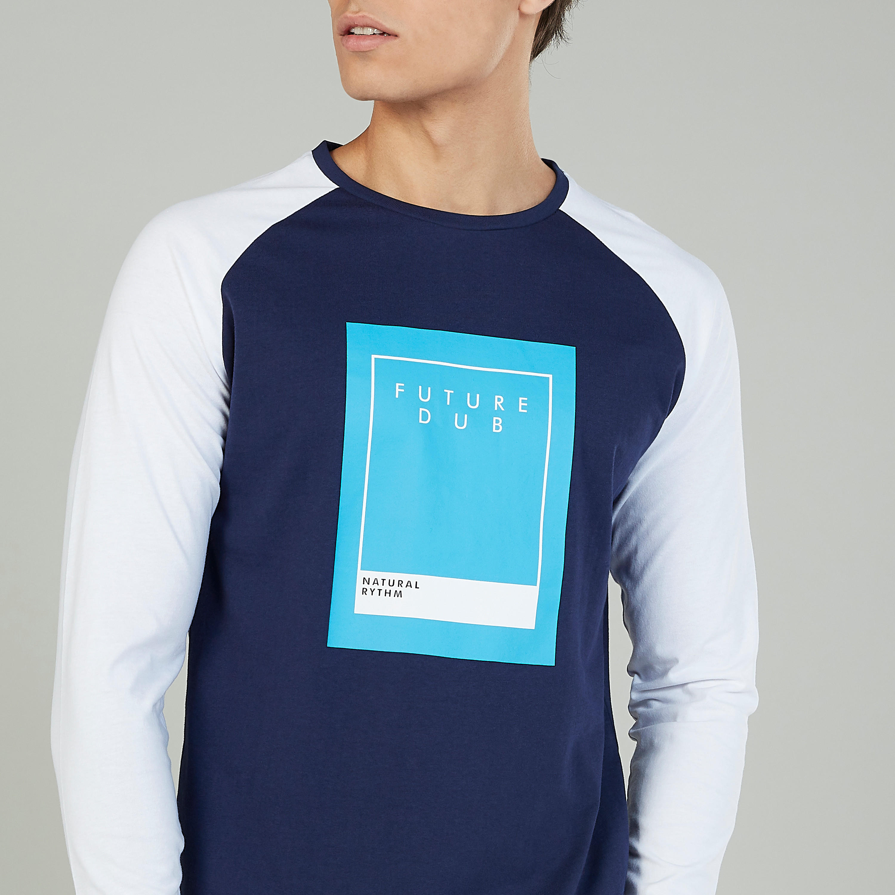 تيشيرت بياقة مستديرة وأكمام مغايرة وطبعات-men-clothing-tshirtsandpolos-tshirts-image-3