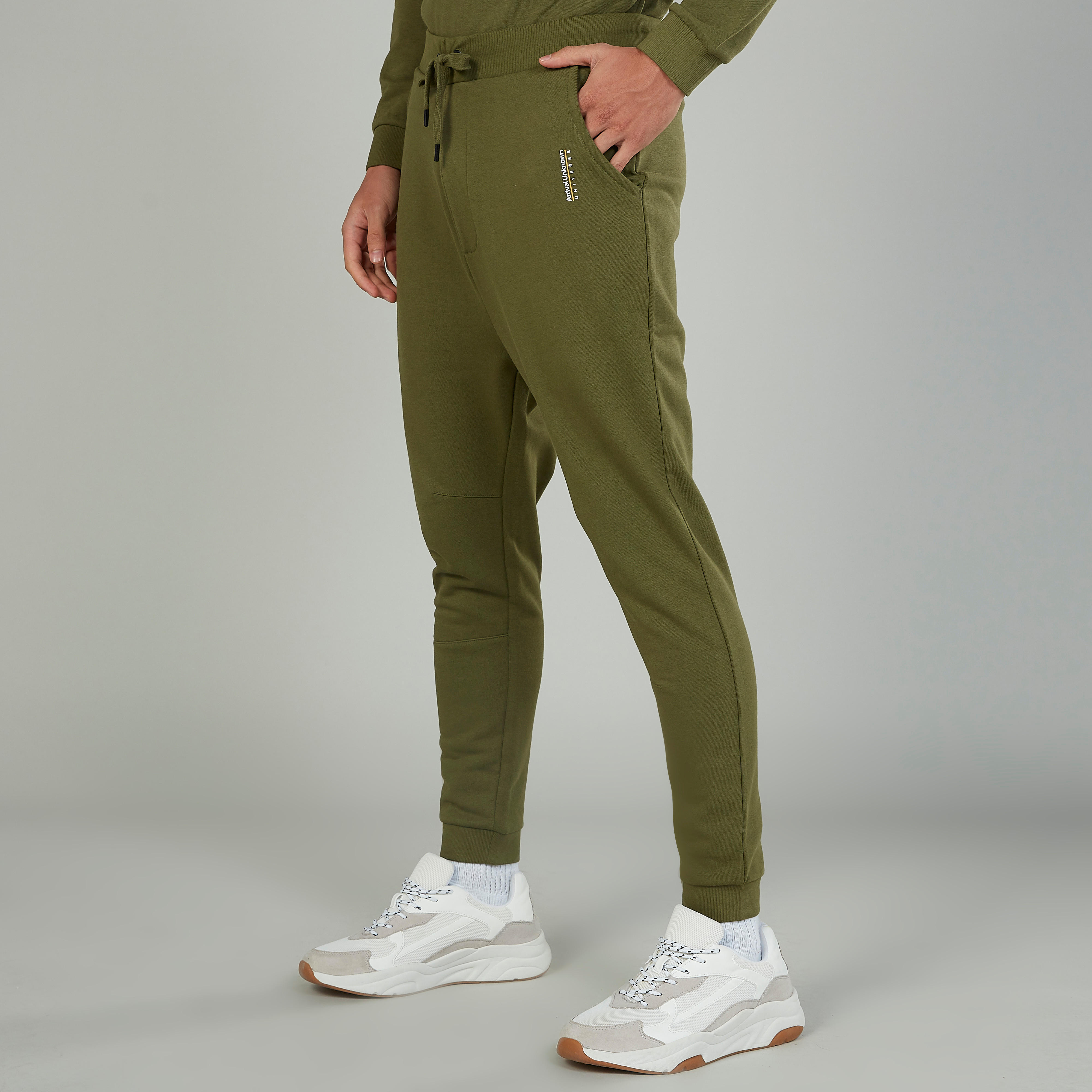 بنطلون رياضي سكيني بخصر متوسط الارتفاع وجيوب-men-clothing-bottoms-joggers-image-4