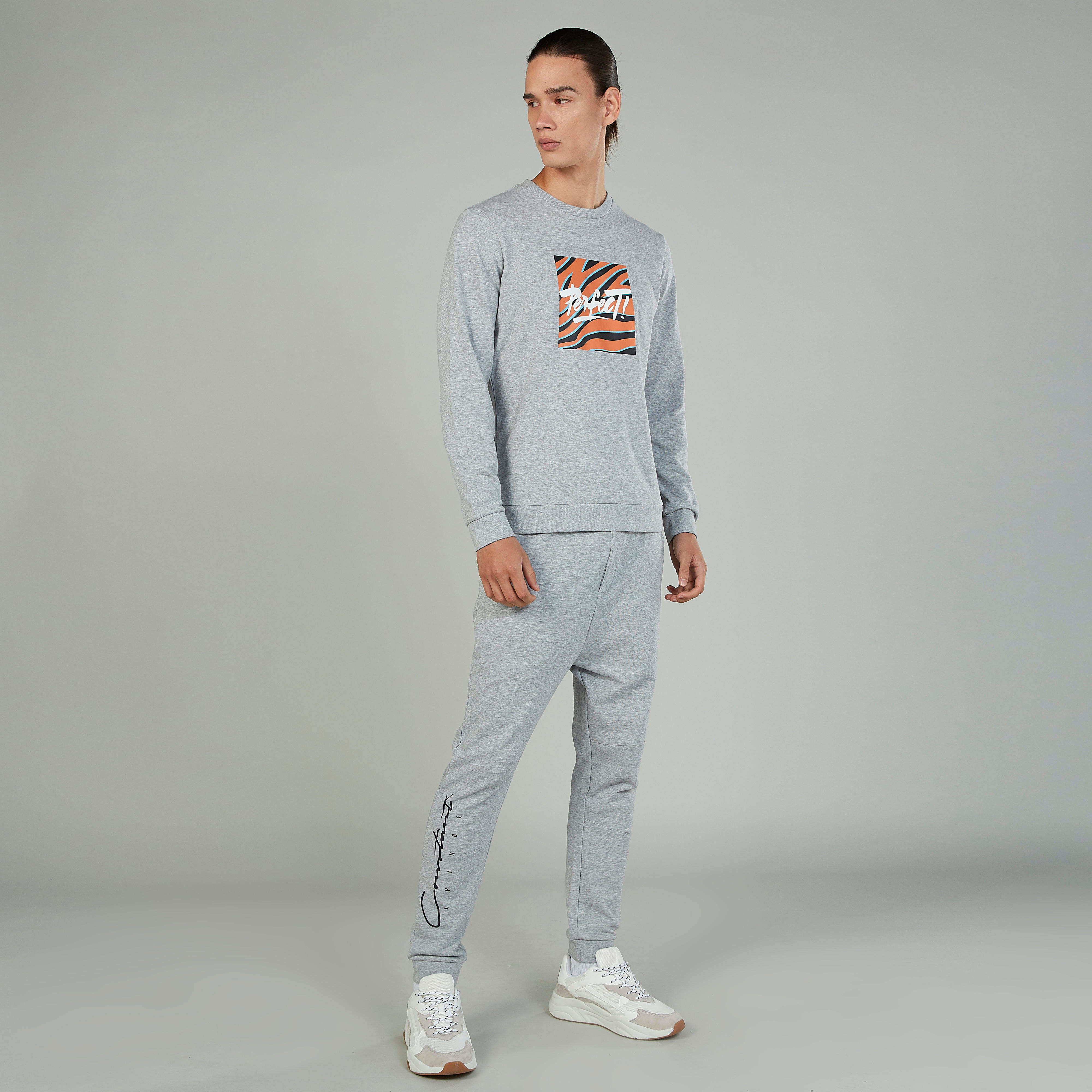 بنطلون رياضي سكيني بخصر متوسط الارتفاع وجيوب وطبعات-men-clothing-bottoms-joggers-image-2