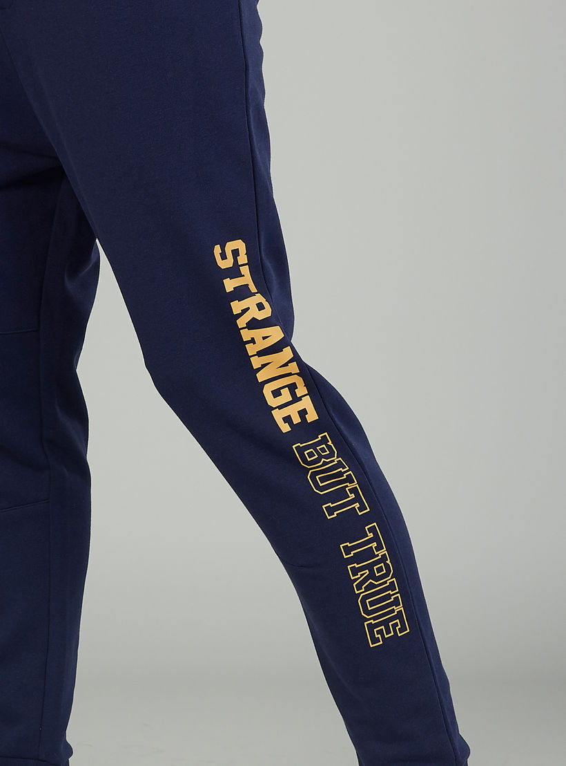 بنطلون رياضي سكيني بخصر متوسط الارتفاع وجيوب وطبعات-men-clothing-bottoms-joggers-image-3