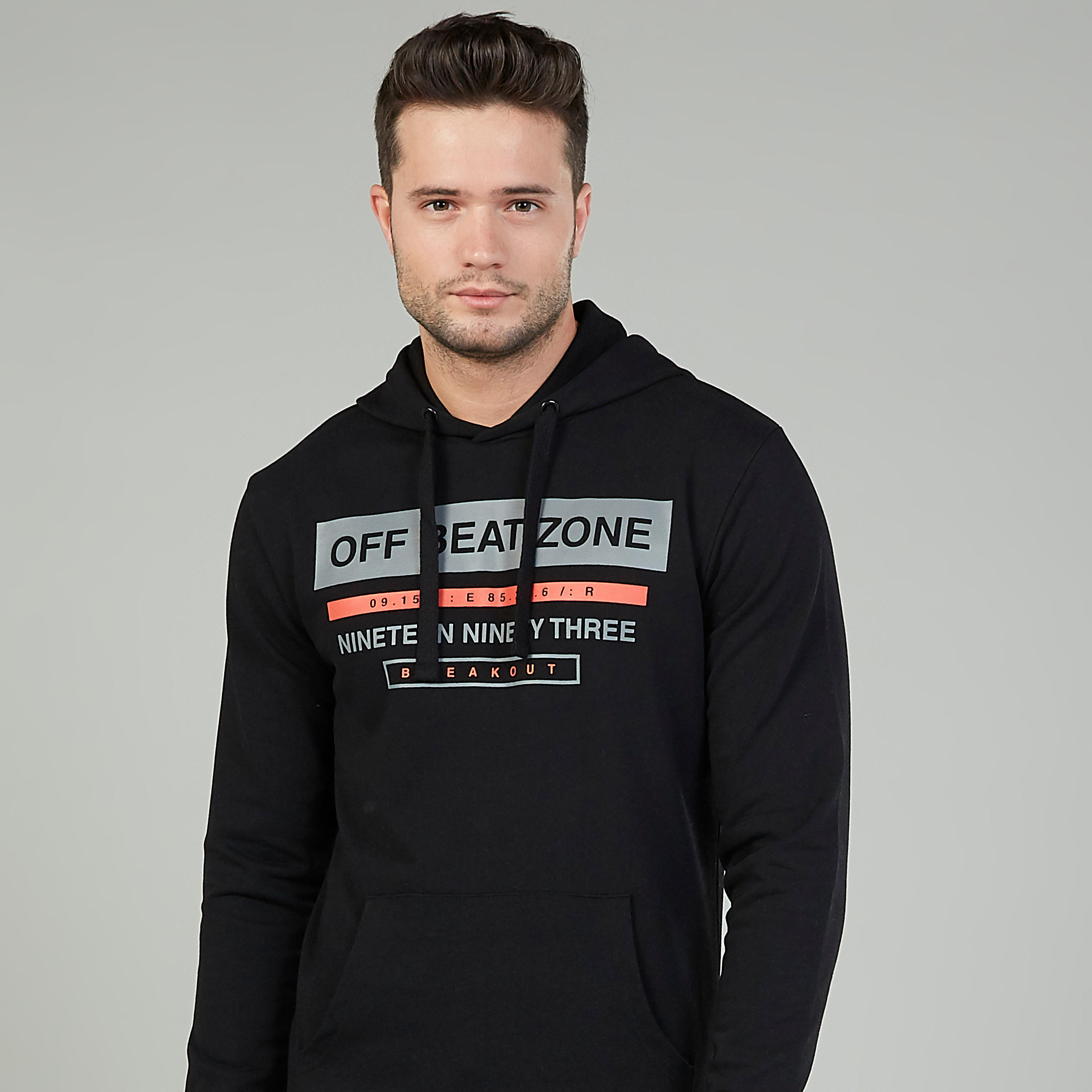 هودي بأكمام طويلة وجيوب كنغر وطبعات-men-winterwear-hoodiesandsweatshirts-image-3
