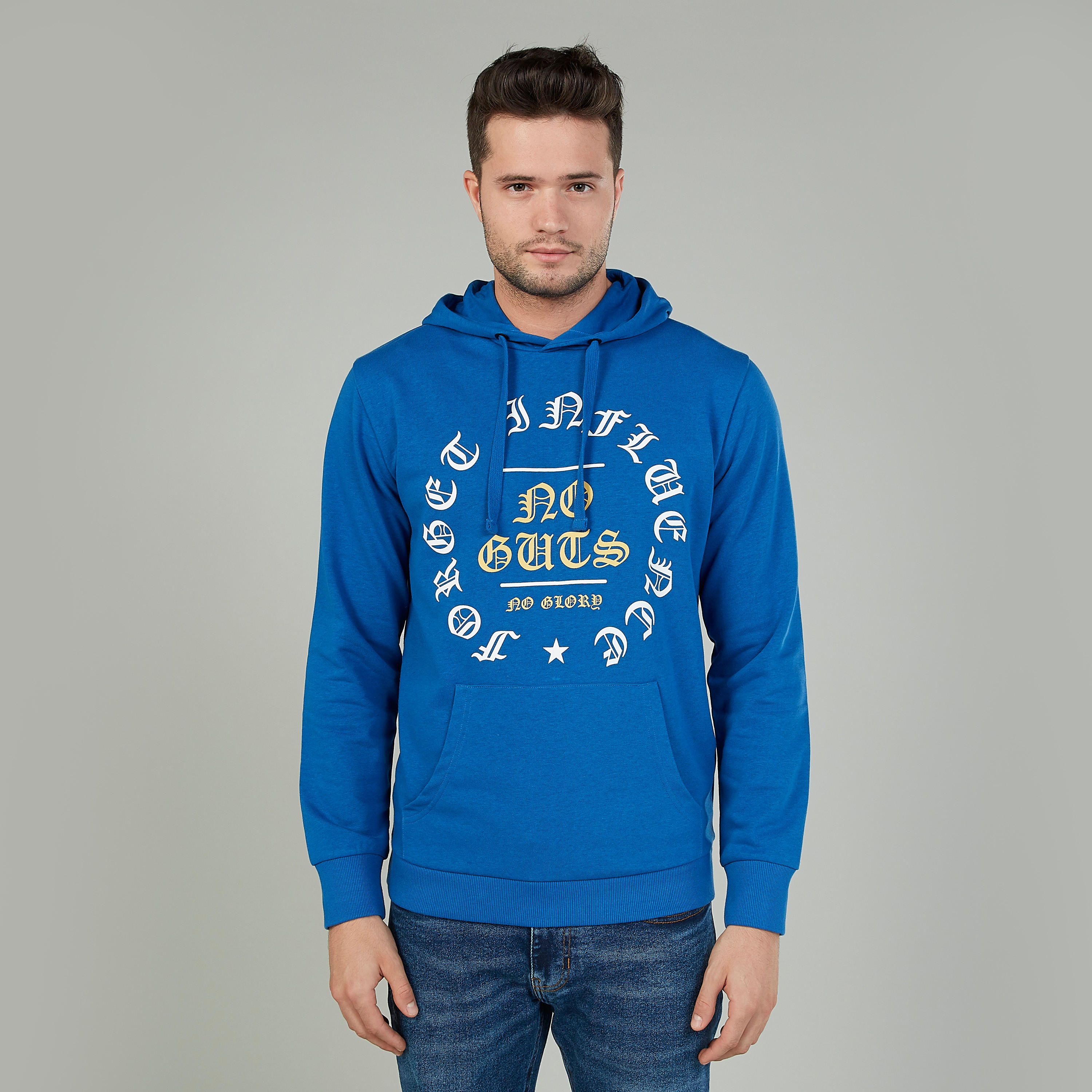 هودي بأكمام طويلة وجيوب كنغر وطبعات-men-winterwear-hoodiesandsweatshirts-image-1