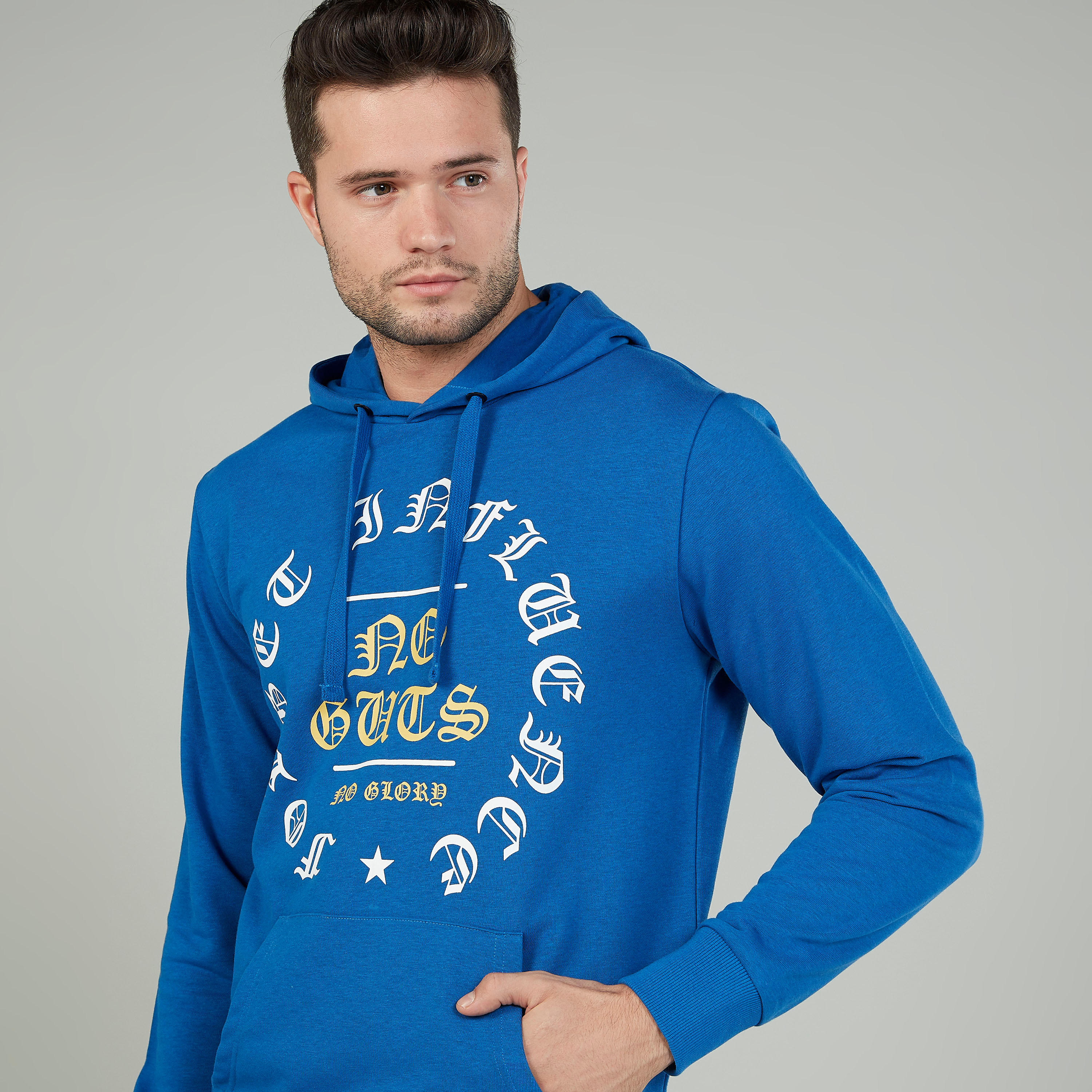هودي بأكمام طويلة وجيوب كنغر وطبعات-men-winterwear-hoodiesandsweatshirts-image-3