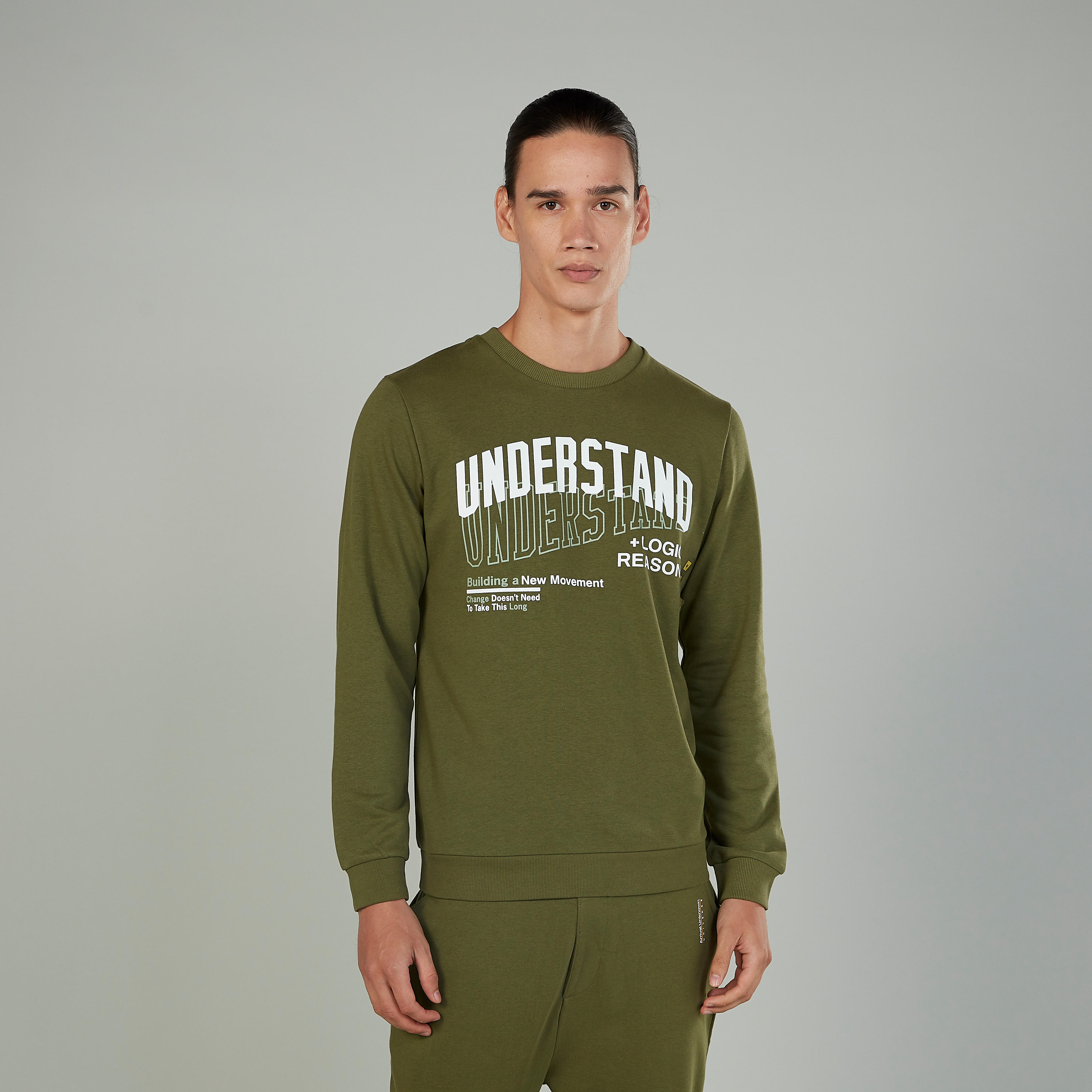 سويت شيرت بياقة ضيقة وأكمام طويلة وطبعات-men-winterwear-hoodiesandsweatshirts-image-1