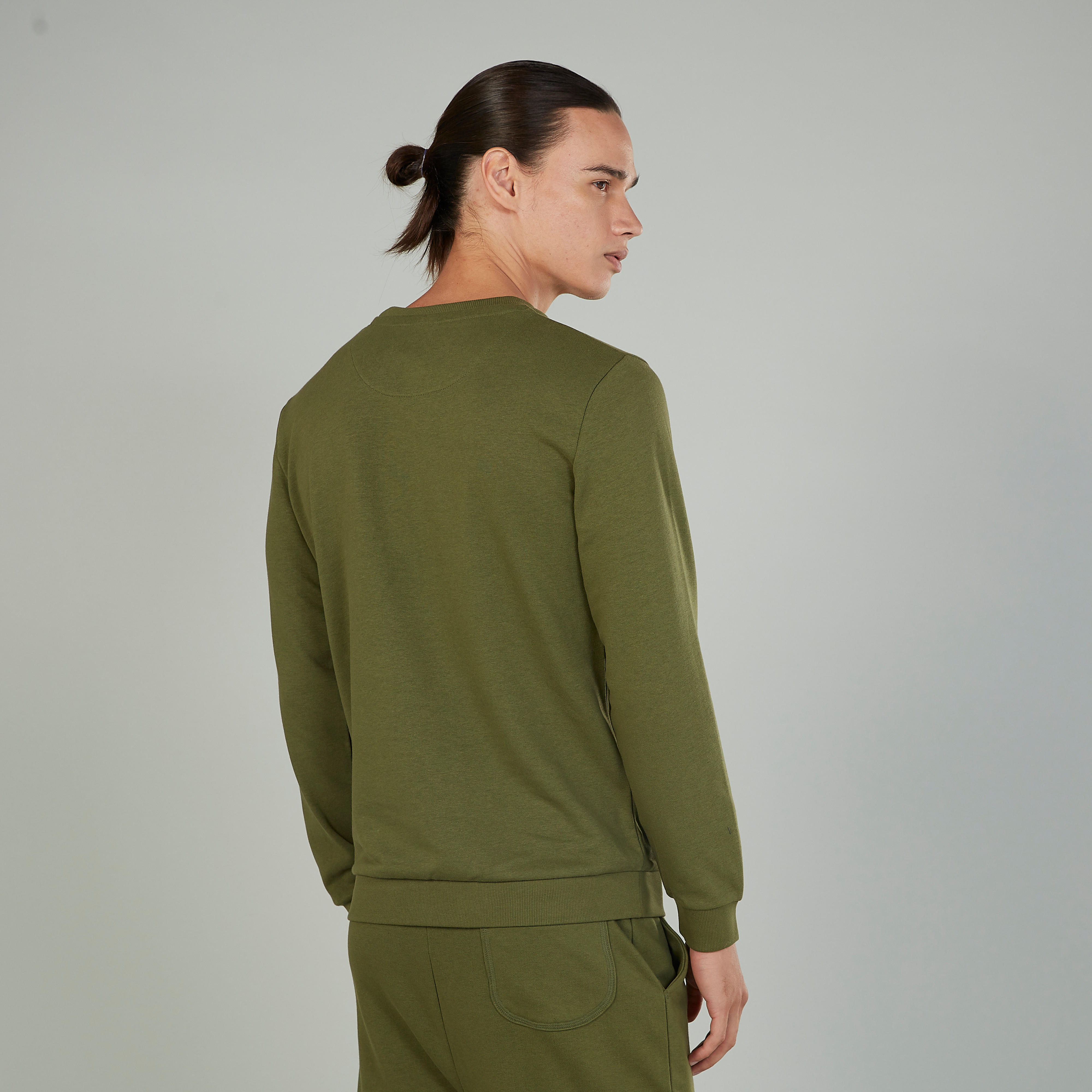 سويت شيرت بياقة ضيقة وأكمام طويلة وطبعات-men-winterwear-hoodiesandsweatshirts-image-4