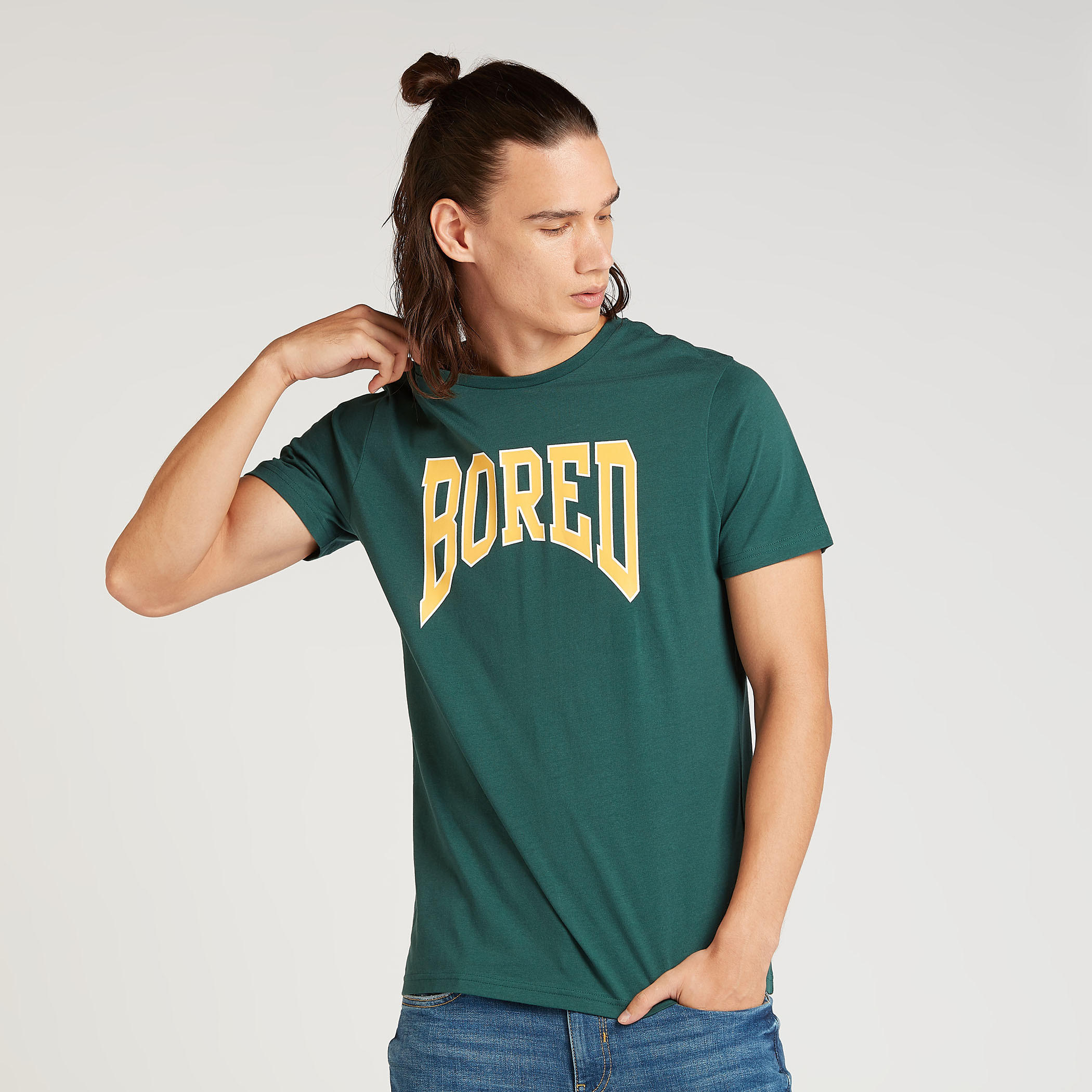 تيشيرت سليم فيت بياقة ضيّقة وأكمام قصيرة وطبعات-men-clothing-tshirtsandpolos-tshirts-image-1
