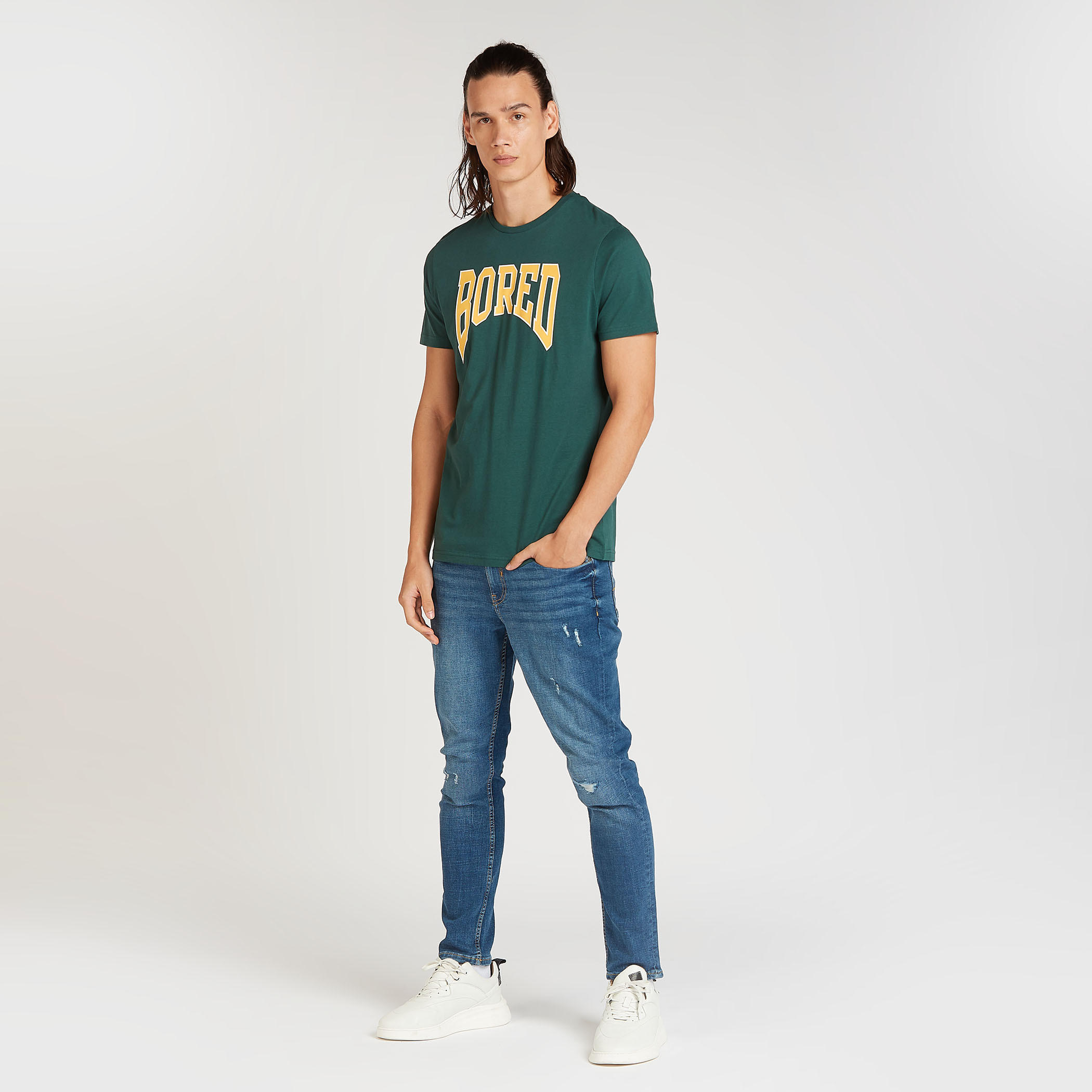 تيشيرت سليم فيت بياقة ضيّقة وأكمام قصيرة وطبعات-men-clothing-tshirtsandpolos-tshirts-image-2