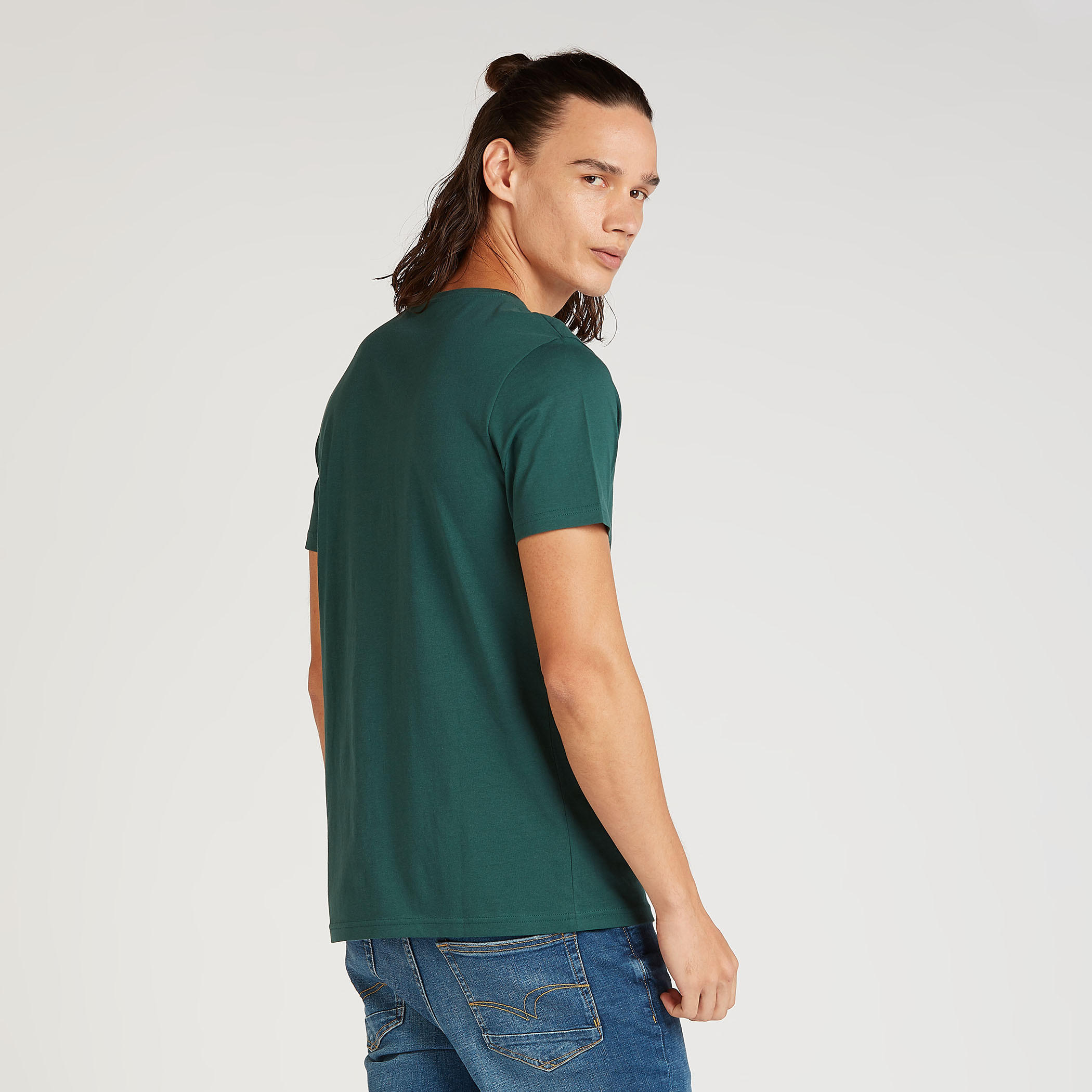 تيشيرت سليم فيت بياقة ضيّقة وأكمام قصيرة وطبعات-men-clothing-tshirtsandpolos-tshirts-image-4