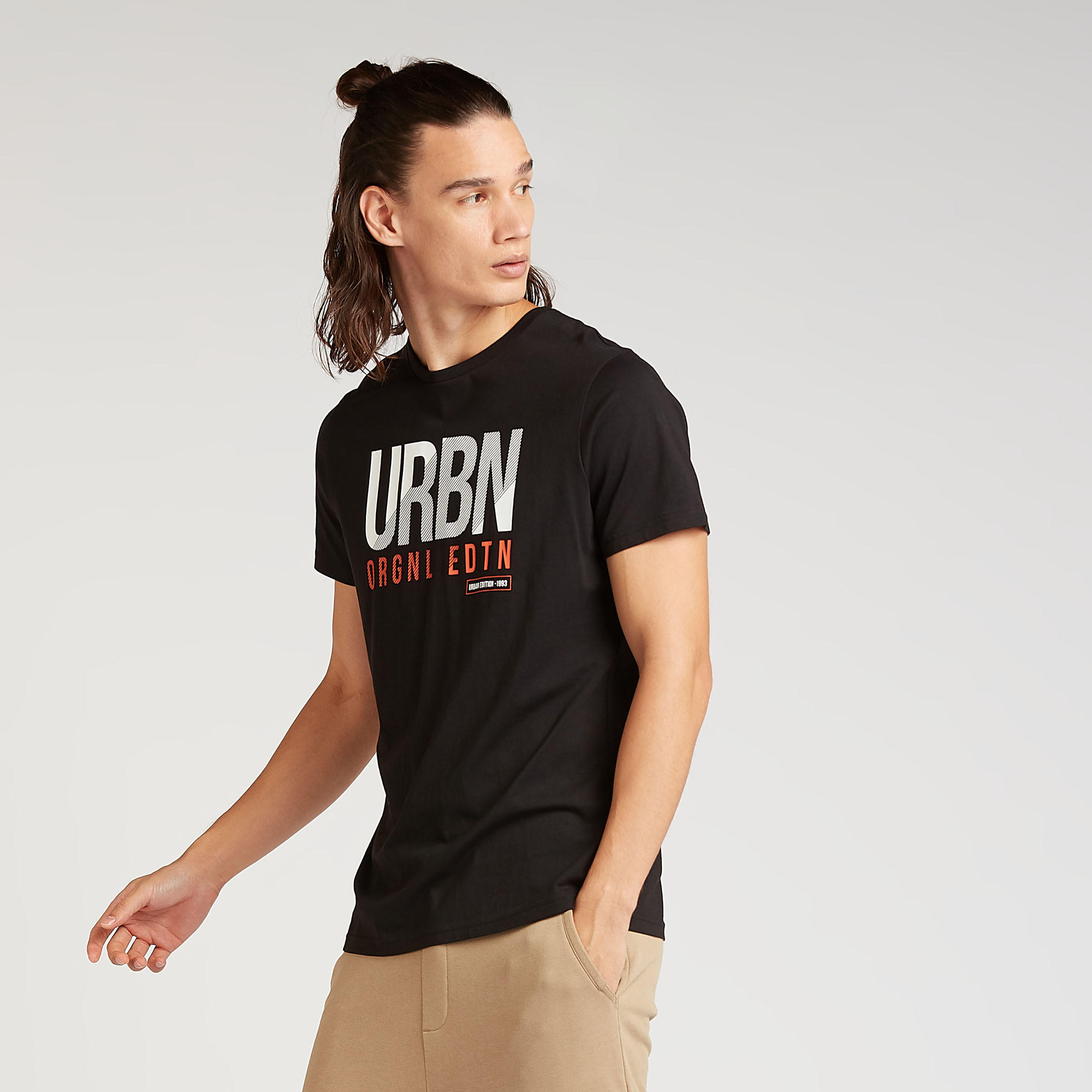 تيشيرت سليم فيت بياقة ضيّقة وأكمام قصيرة وطبعات-men-clothing-tshirtsandpolos-tshirts-image-5