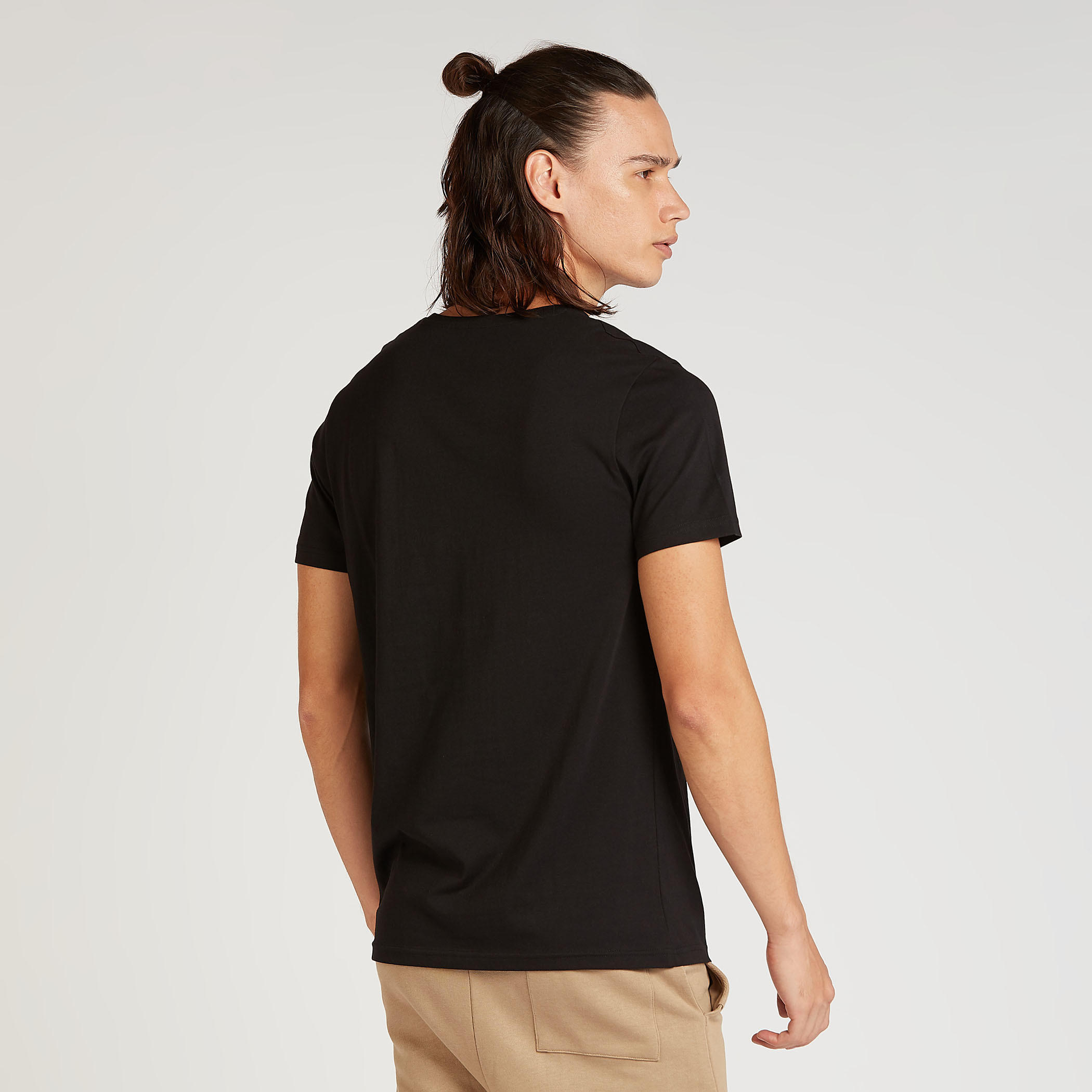 تيشيرت سليم فيت بياقة ضيّقة وأكمام قصيرة وطبعات-men-clothing-tshirtsandpolos-tshirts-image-2