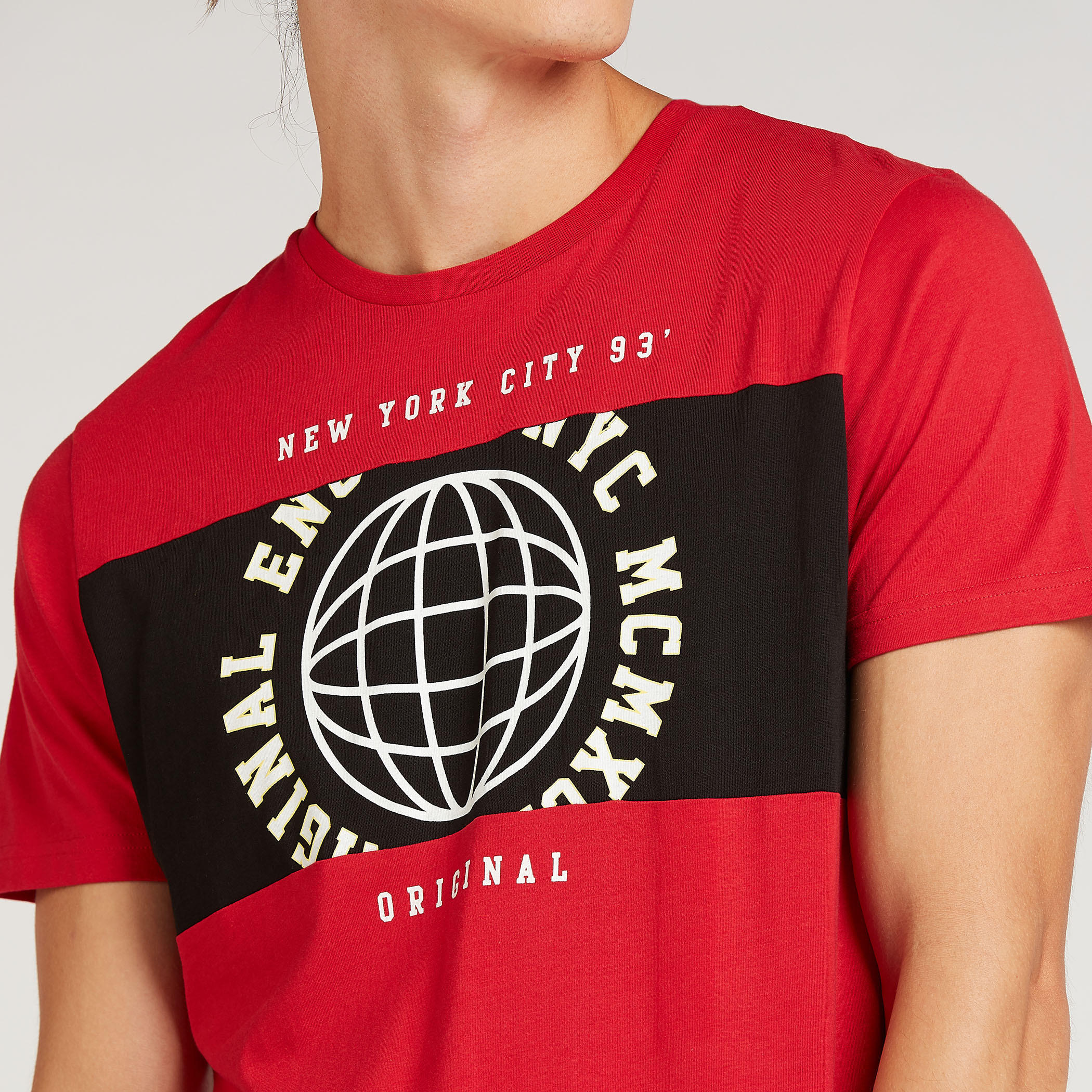 تيشيرت مستدام سليم فيت بياقة ضيقة وأكمام قصيرة وطبعات-men-clothing-tshirtsandpolos-tshirts-image-3