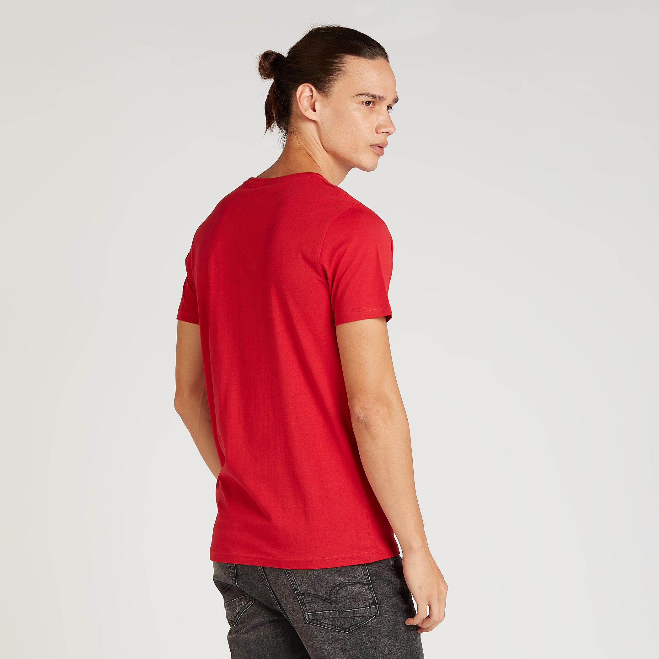تيشيرت مستدام سليم فيت بياقة ضيقة وأكمام قصيرة وطبعات-men-clothing-tshirtsandpolos-tshirts-image-4
