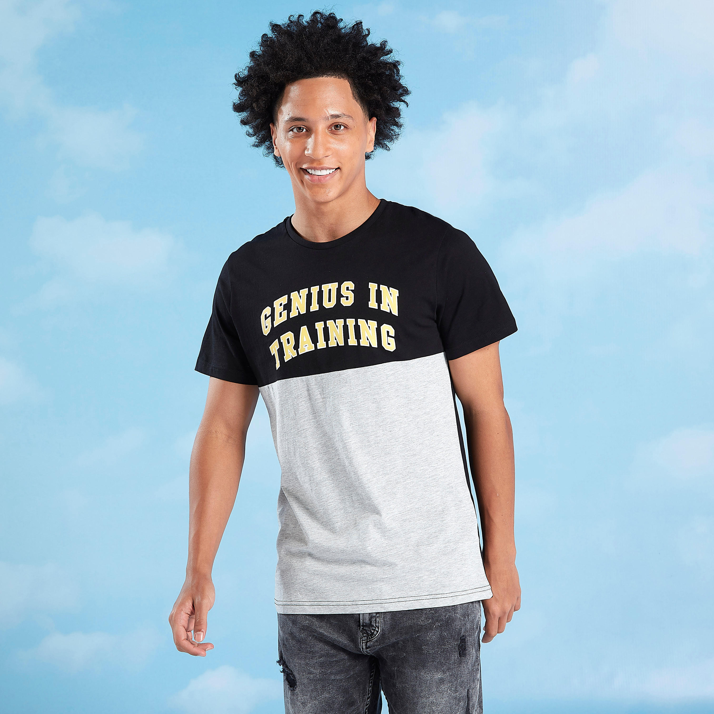 تيشيرت سليم فيت بياقة ضيّقة وأكمام قصيرة وطبعات-men-clothing-tshirtsandpolos-tshirts-image-3