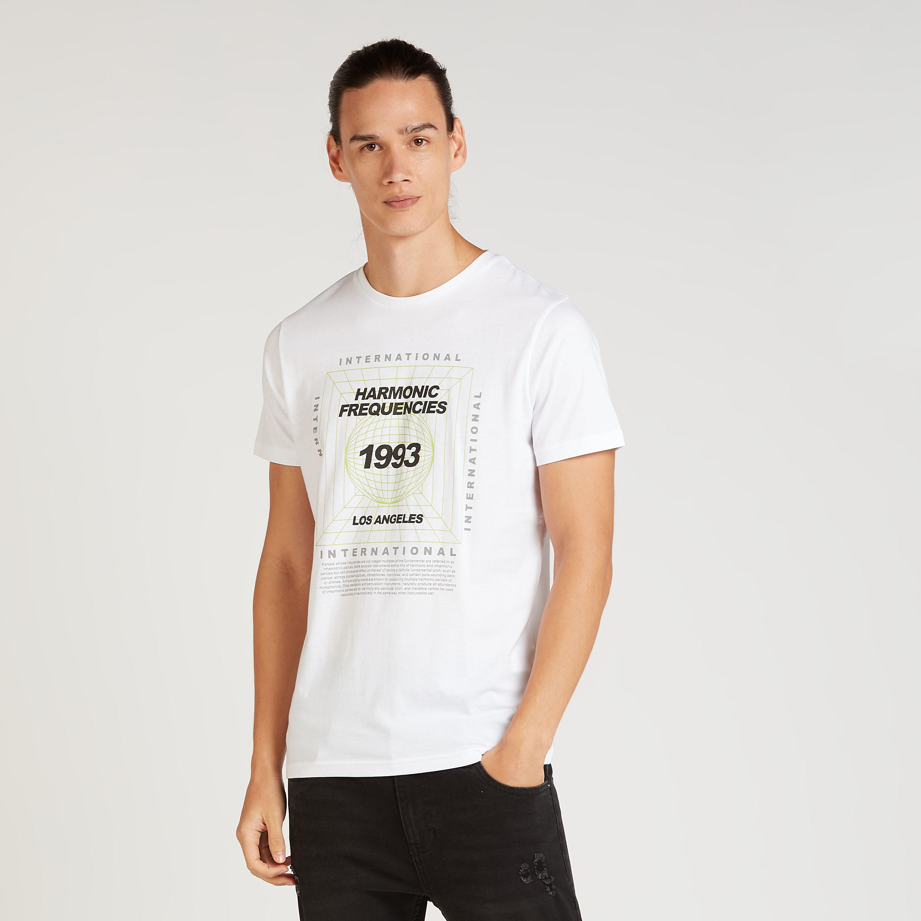 تيشيرت سليم فيت بياقة ضيّقة وأكمام قصيرة وطبعات-men-clothing-tshirtsandpolos-tshirts-image-1