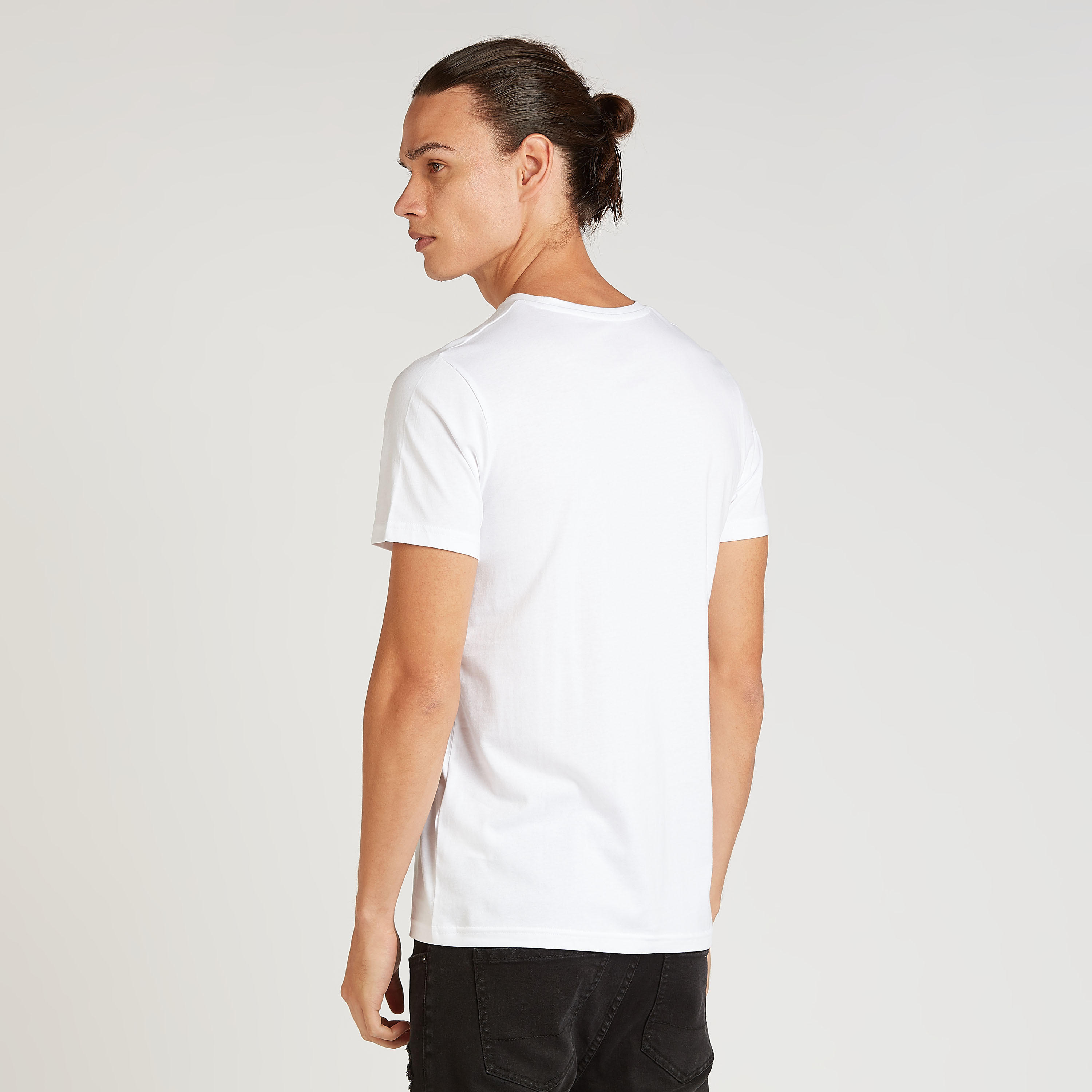تيشيرت سليم فيت بياقة ضيّقة وأكمام قصيرة وطبعات-men-clothing-tshirtsandpolos-tshirts-image-4