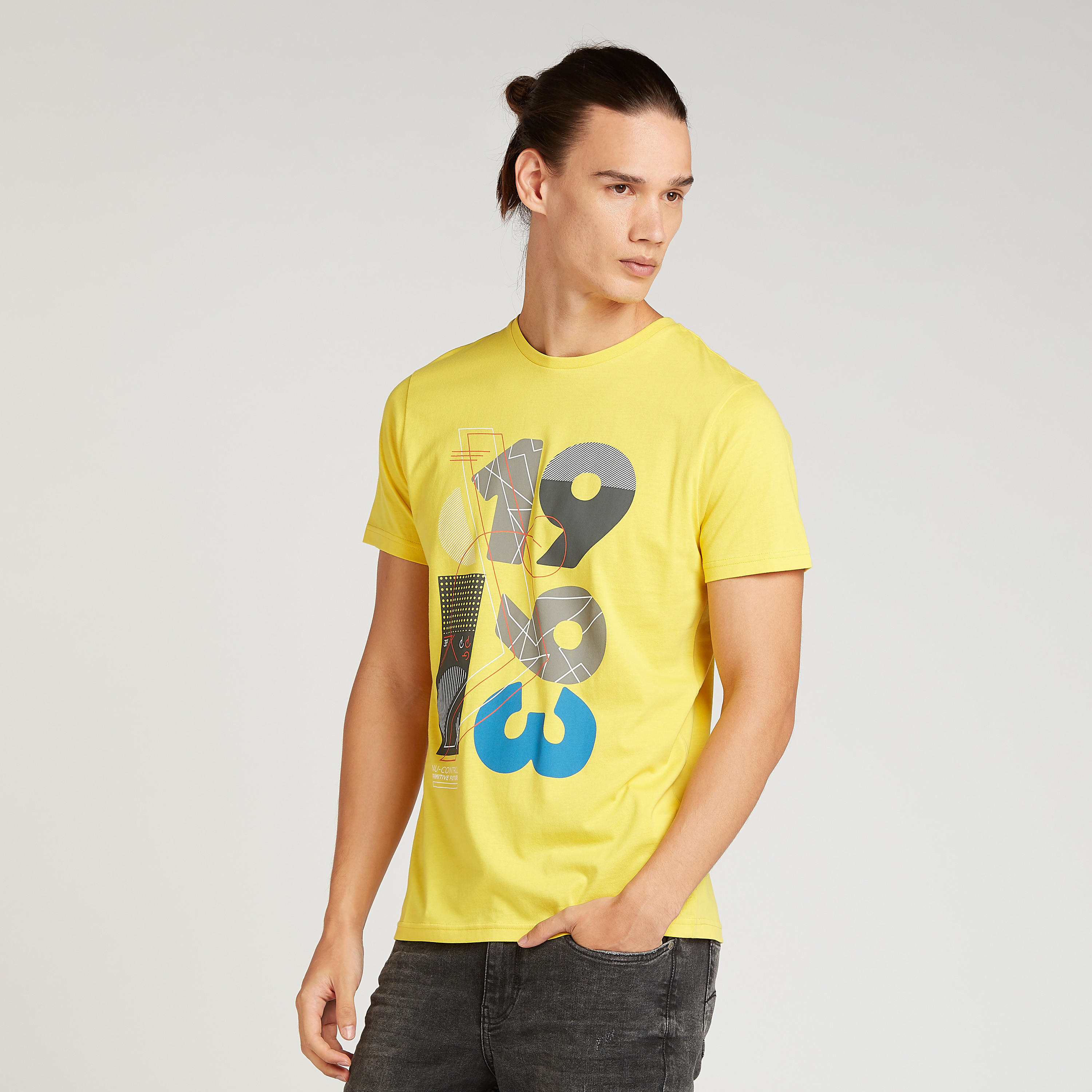 تيشيرت سليم بياقة ضيّقة وأكمام قصيرة وطبعات-men-clothing-tshirtsandpolos-tshirts-image-1
