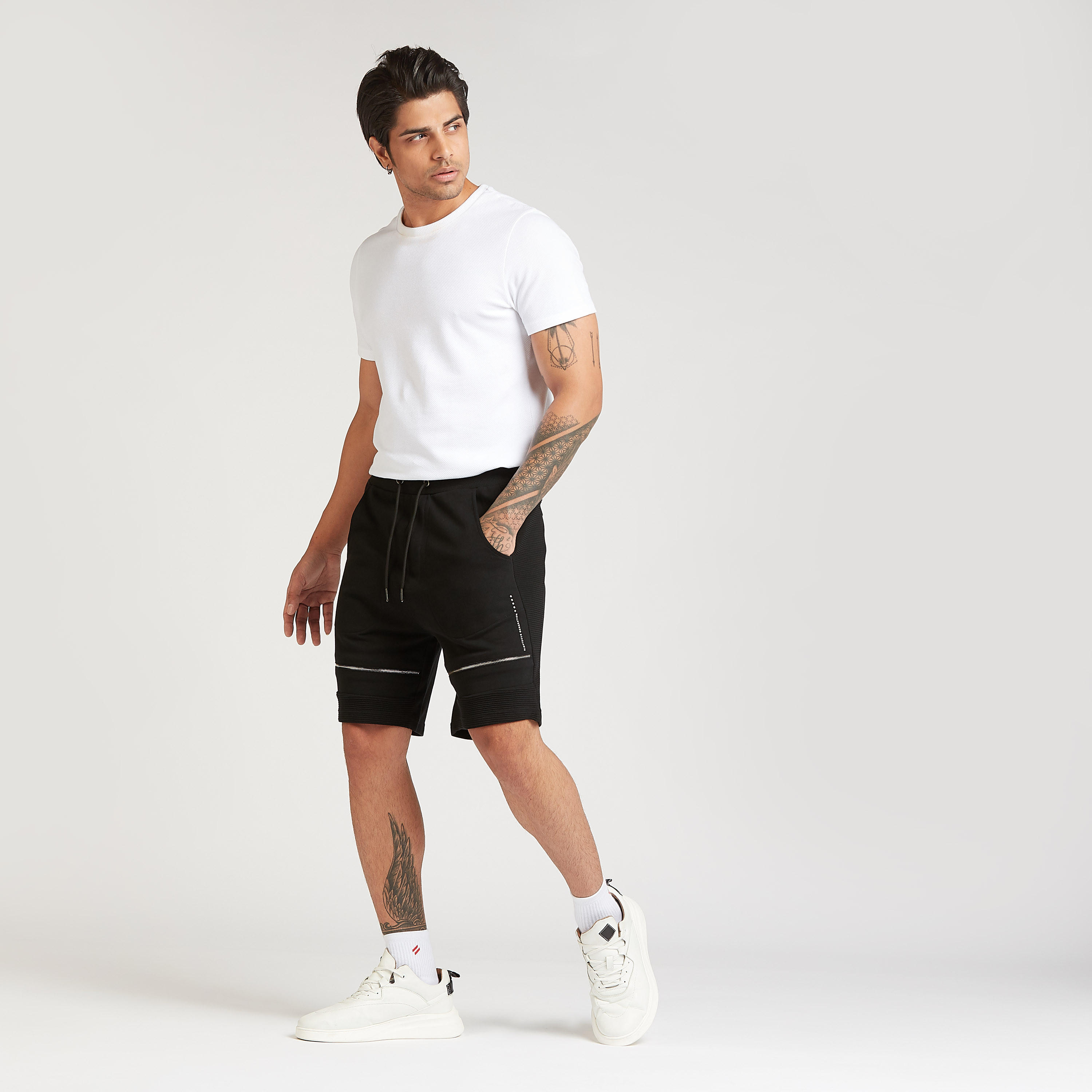 شورت بارز الملمس بتفاصيل جيوب ورباط إغلاق-men-clothing-bottoms-shorts-image-2