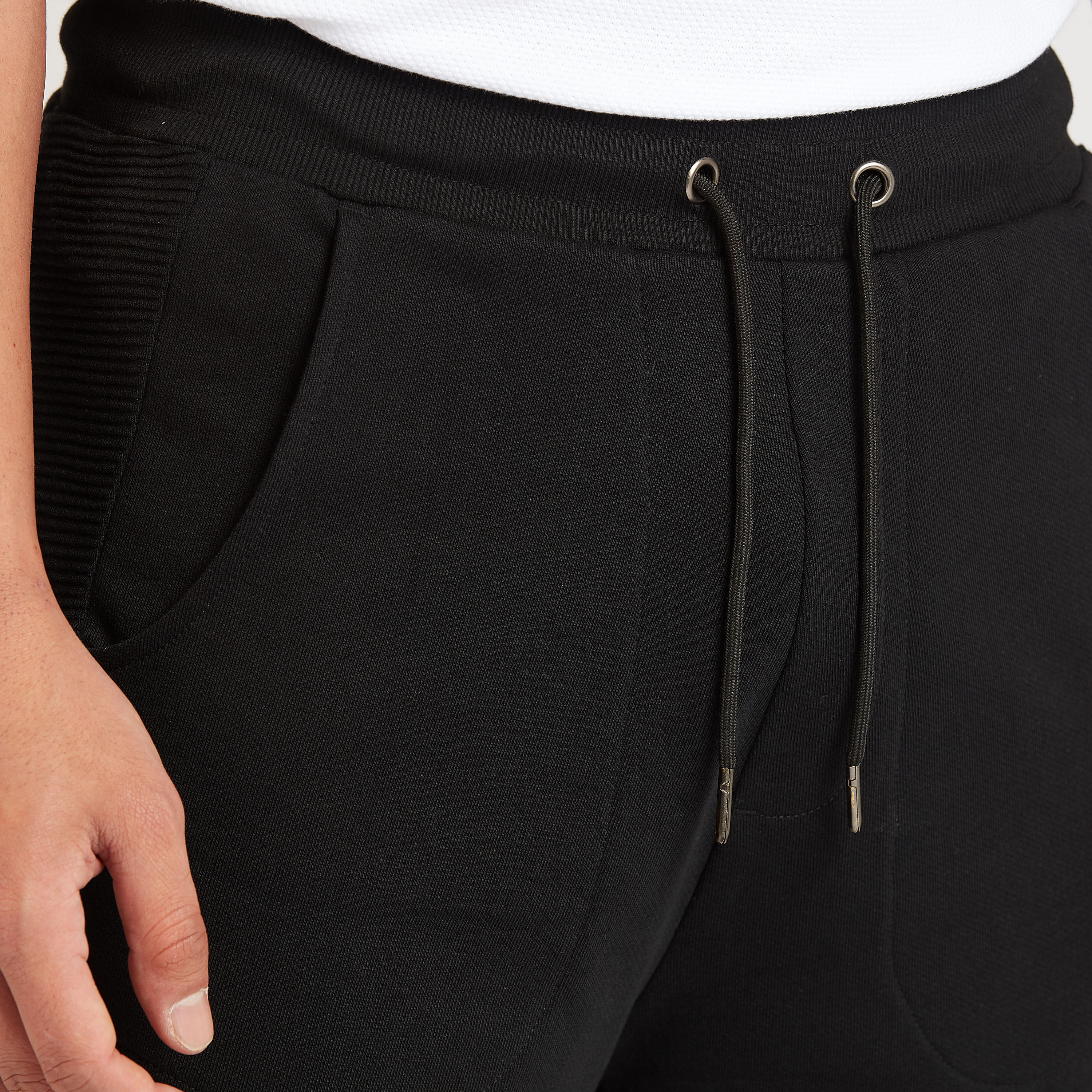 شورت بارز الملمس بتفاصيل جيوب ورباط إغلاق-men-clothing-bottoms-shorts-image-5
