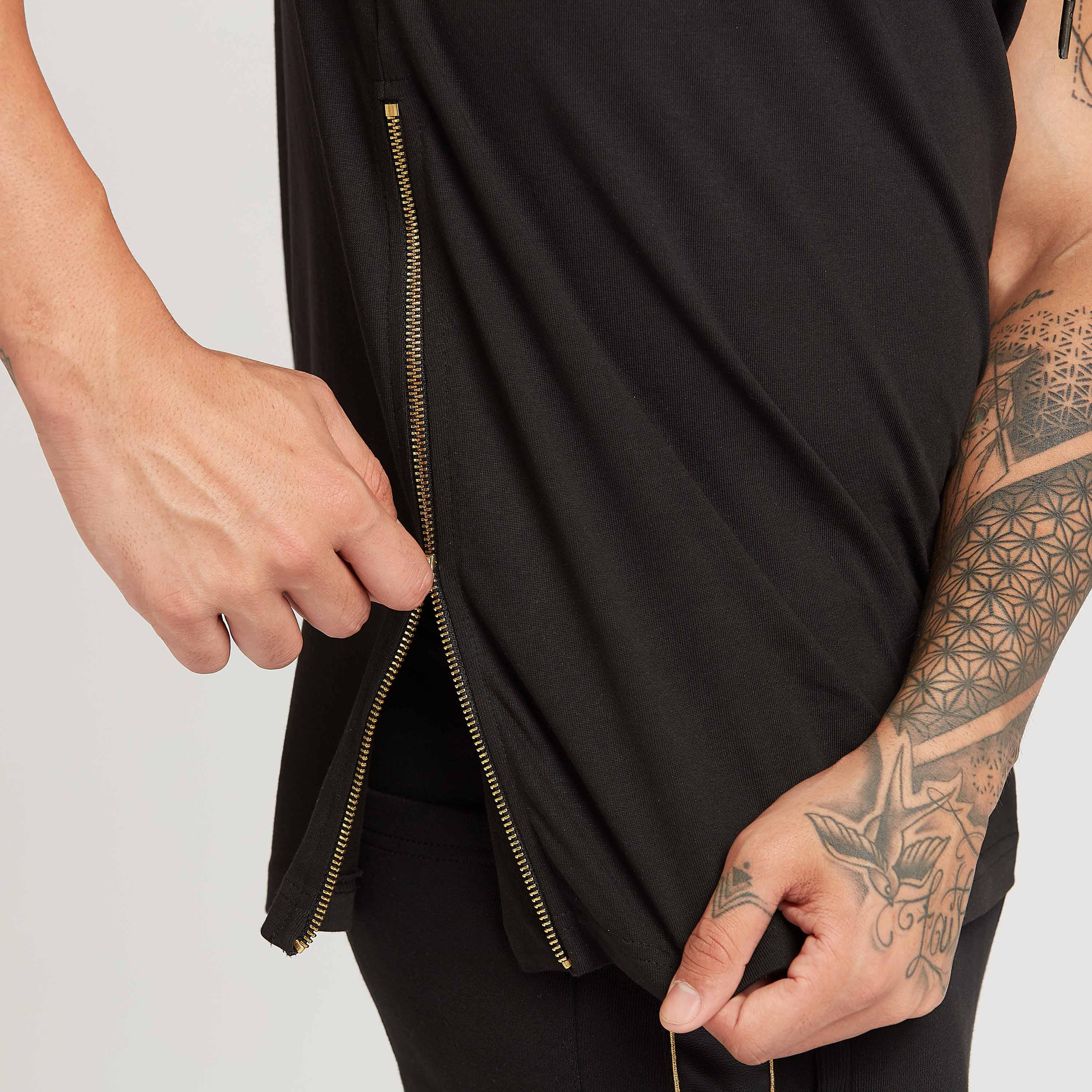 تيشيرت مستدام دون أكمام بقبّعة وتفاصيل سحّاب-men-clothing-tshirtsandpolos-tshirts-image-3