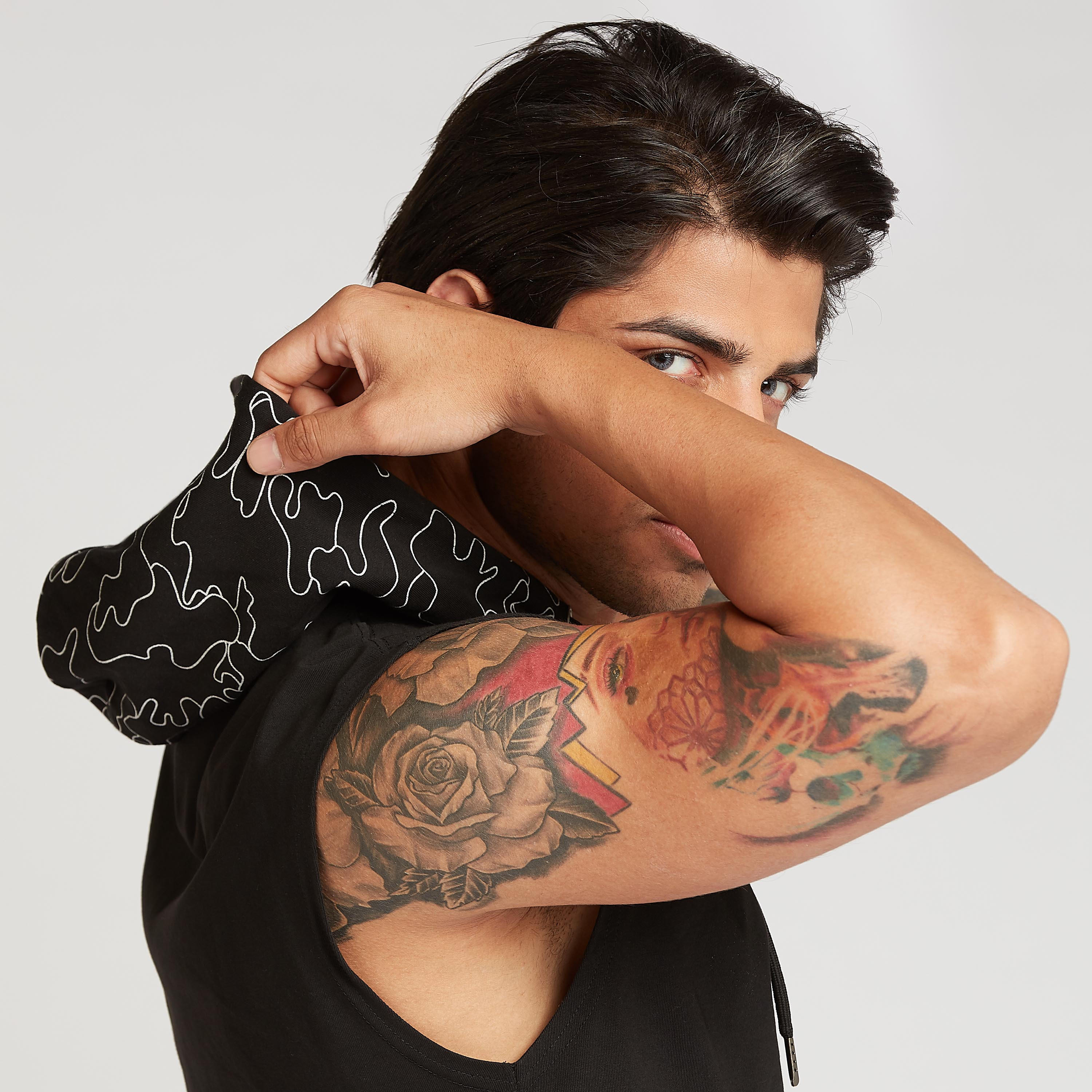 تيشيرت مستدام دون أكمام بقبّعة وتفاصيل سحّاب-men-clothing-tshirtsandpolos-tshirts-image-5