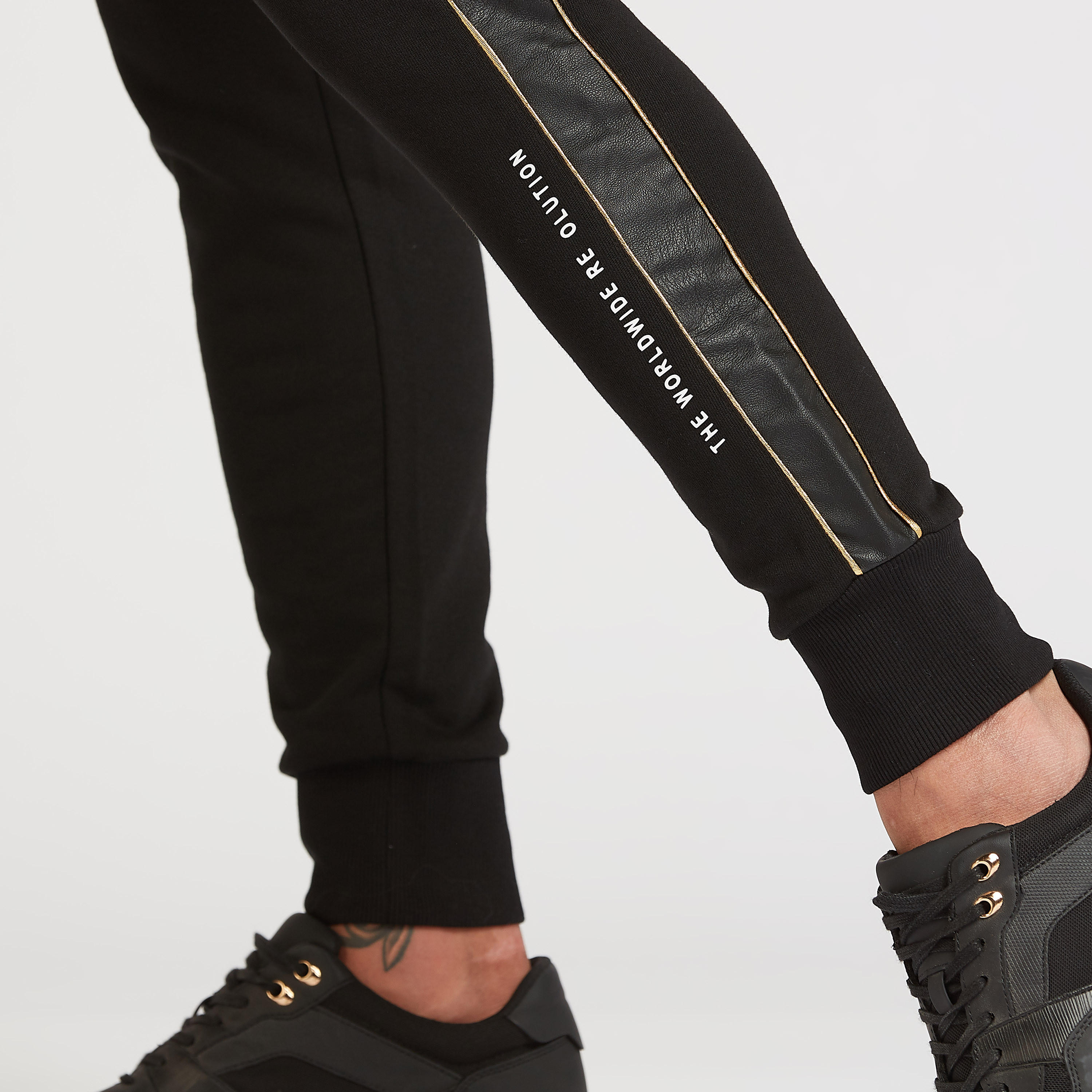 بنطلون رياضي مستدام سادة بخصر متوسط الارتفاع وجيوب-men-clothing-bottoms-joggers-image-3