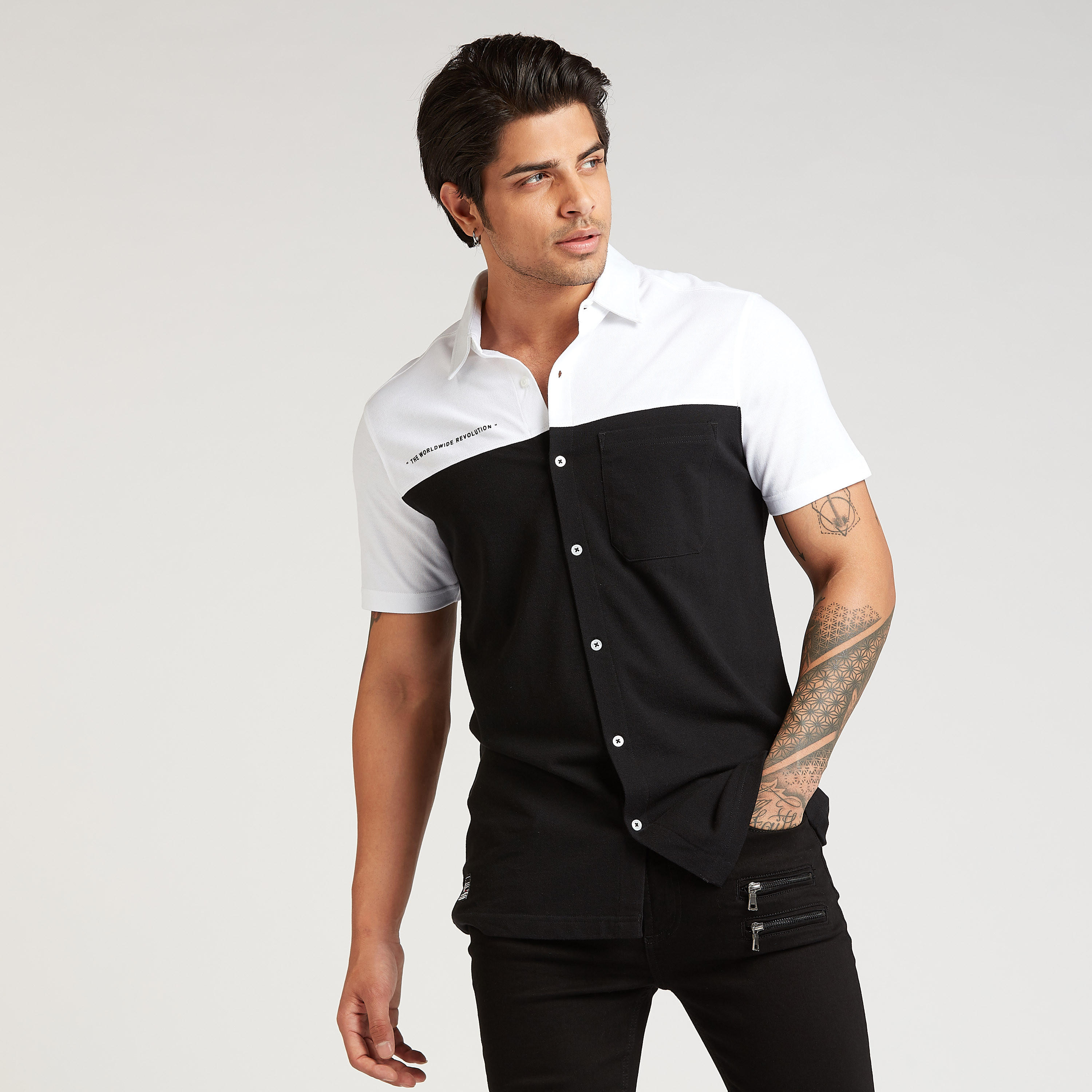 قميص سليم فيت بتصاميم مغايرة وياقة واسعة وأكمام قصيرة-men-clothing-shirts-image-1