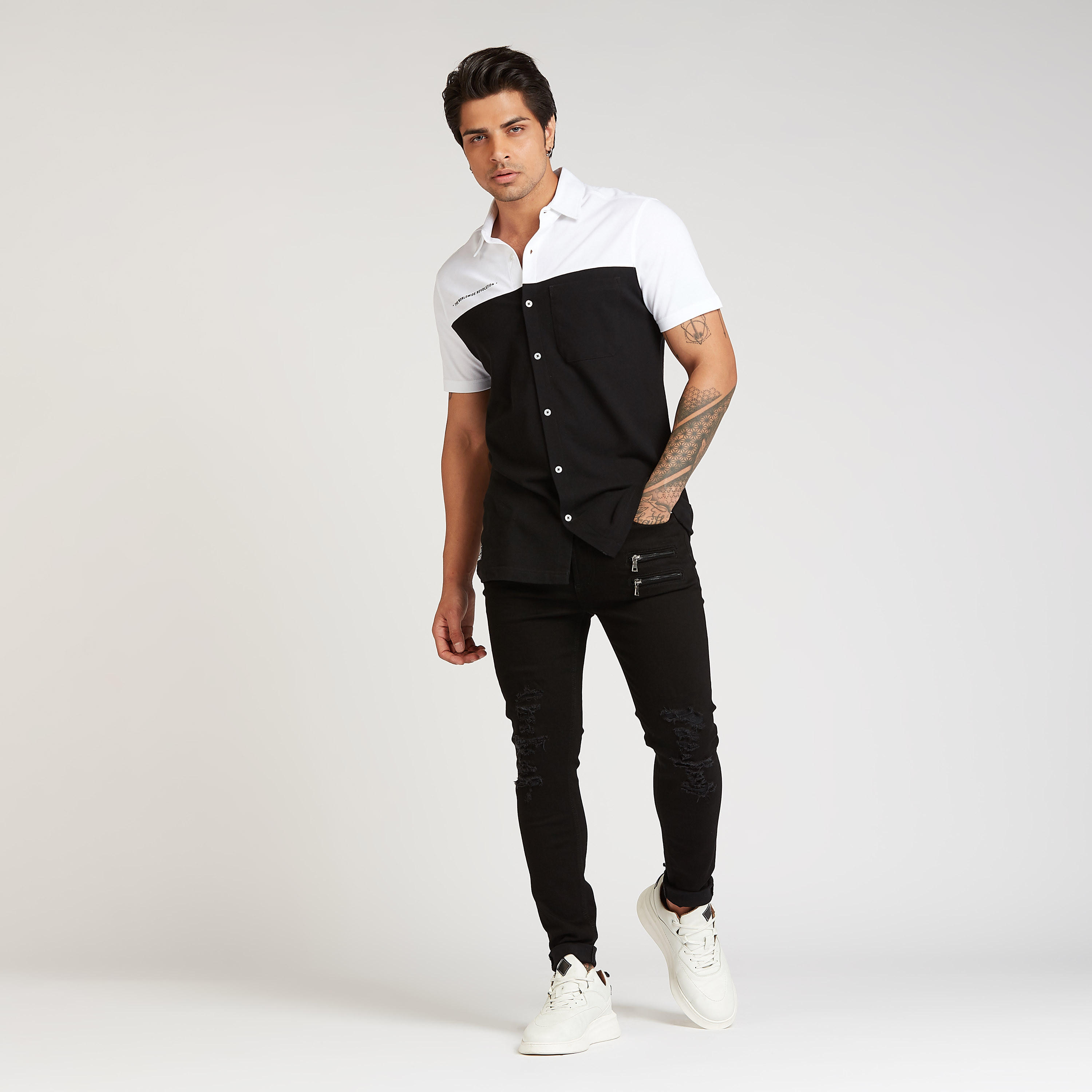 قميص سليم فيت بتصاميم مغايرة وياقة واسعة وأكمام قصيرة-men-clothing-shirts-image-2