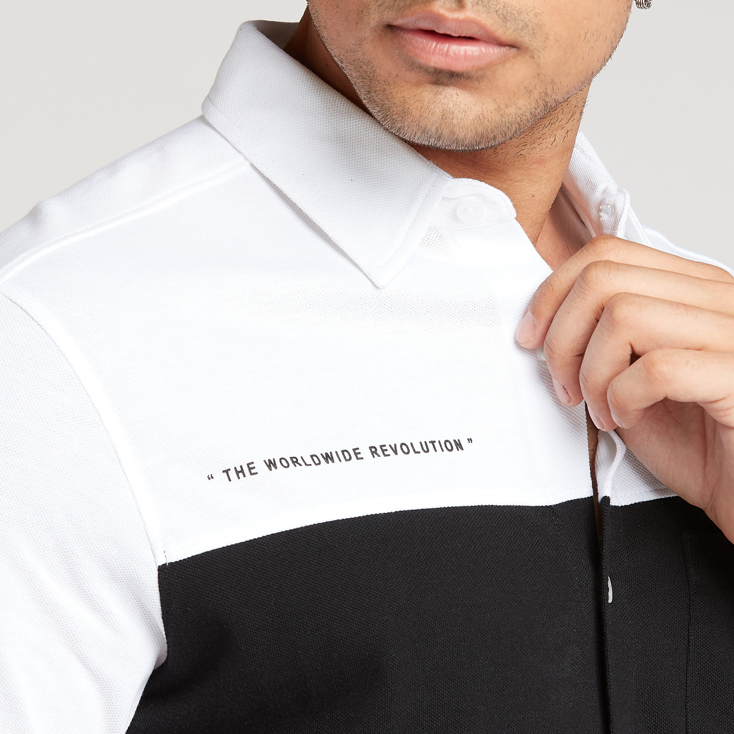 قميص سليم فيت بتصاميم مغايرة وياقة واسعة وأكمام قصيرة-men-clothing-shirts-image-3
