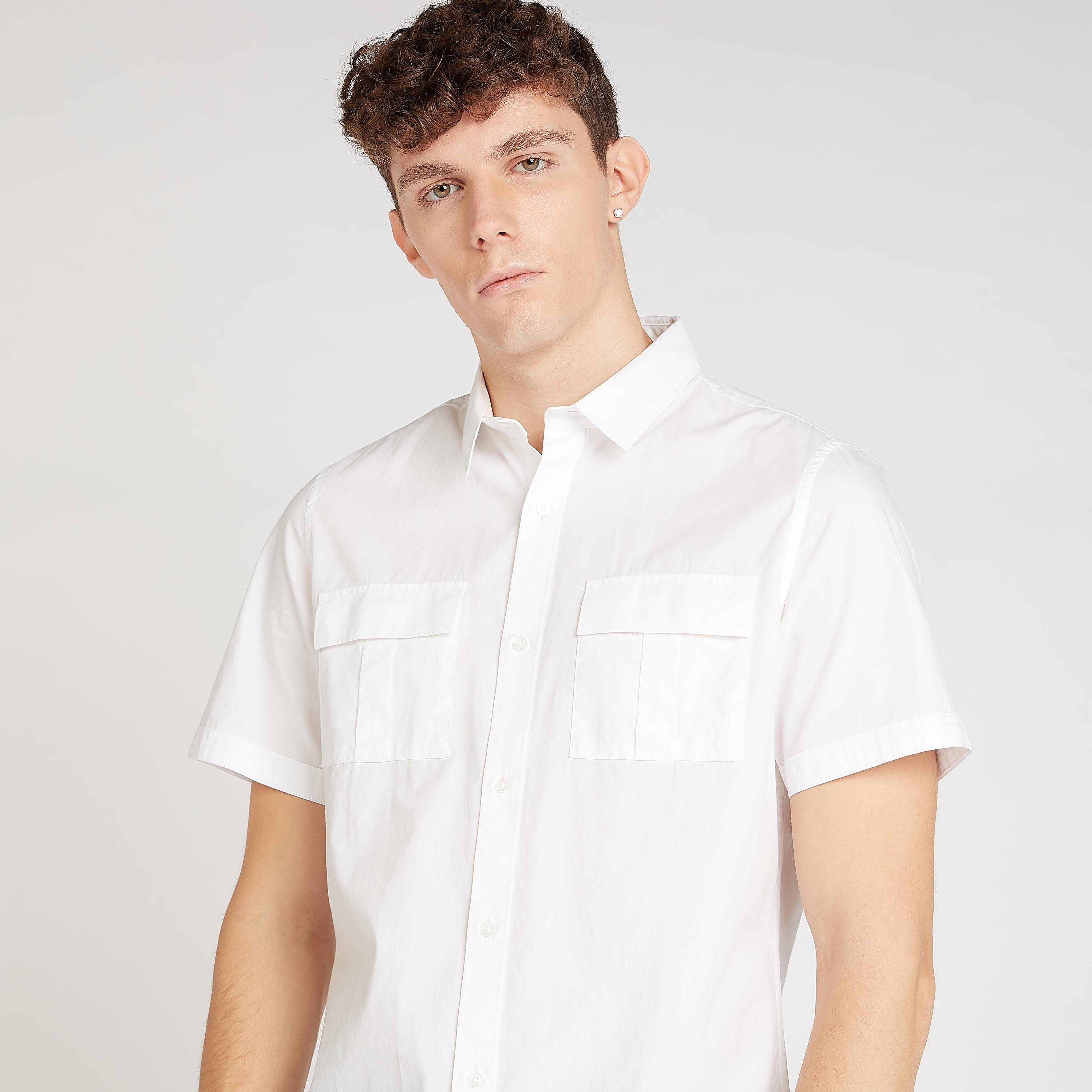 قميص سادة سليم فيت بياقة عادية وجيوب بطيّة-men-clothing-shirts-image-5