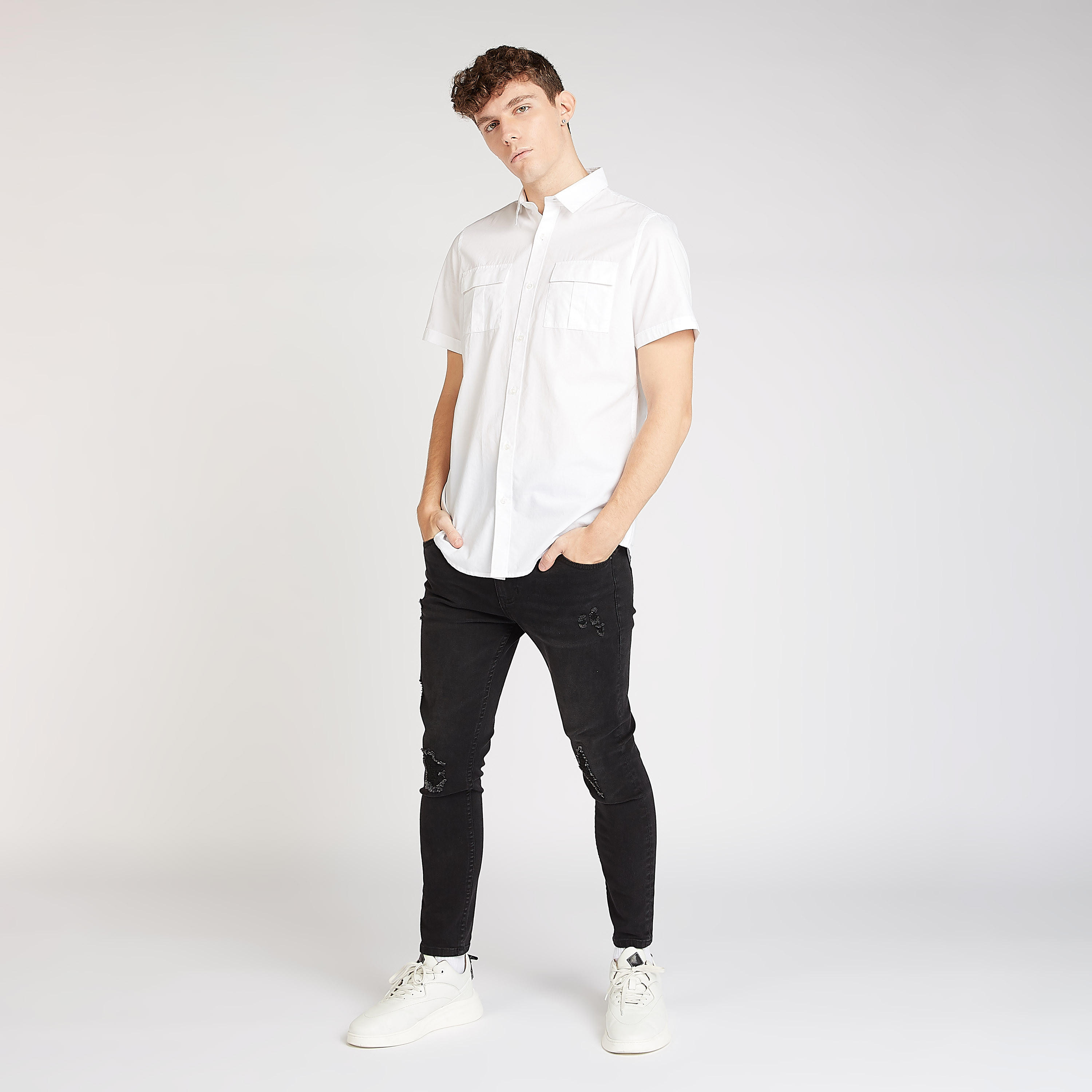قميص سادة سليم فيت بياقة عادية وجيوب بطيّة-men-clothing-shirts-image-4