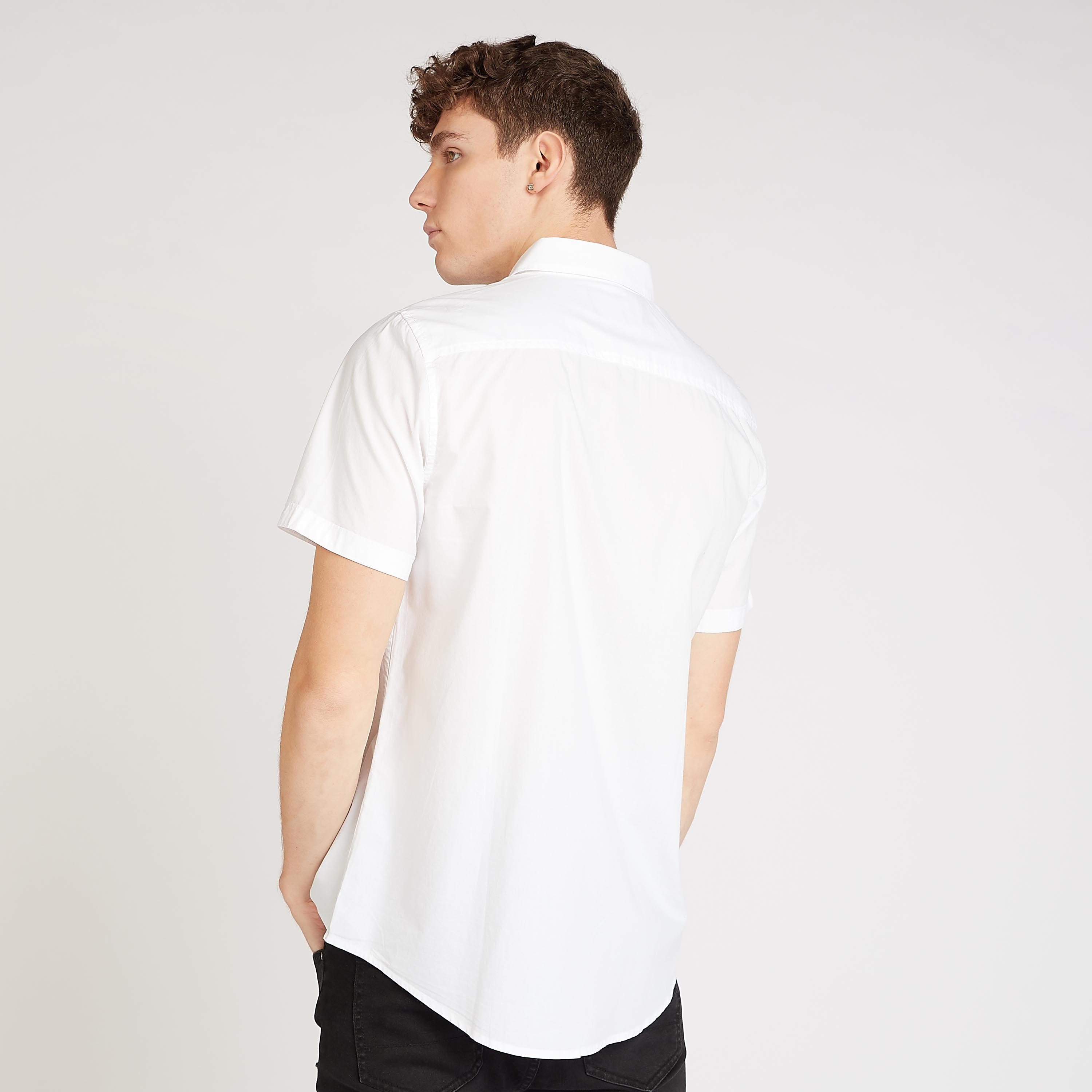 قميص سادة سليم فيت بياقة عادية وجيوب بطيّة-men-clothing-shirts-image-2