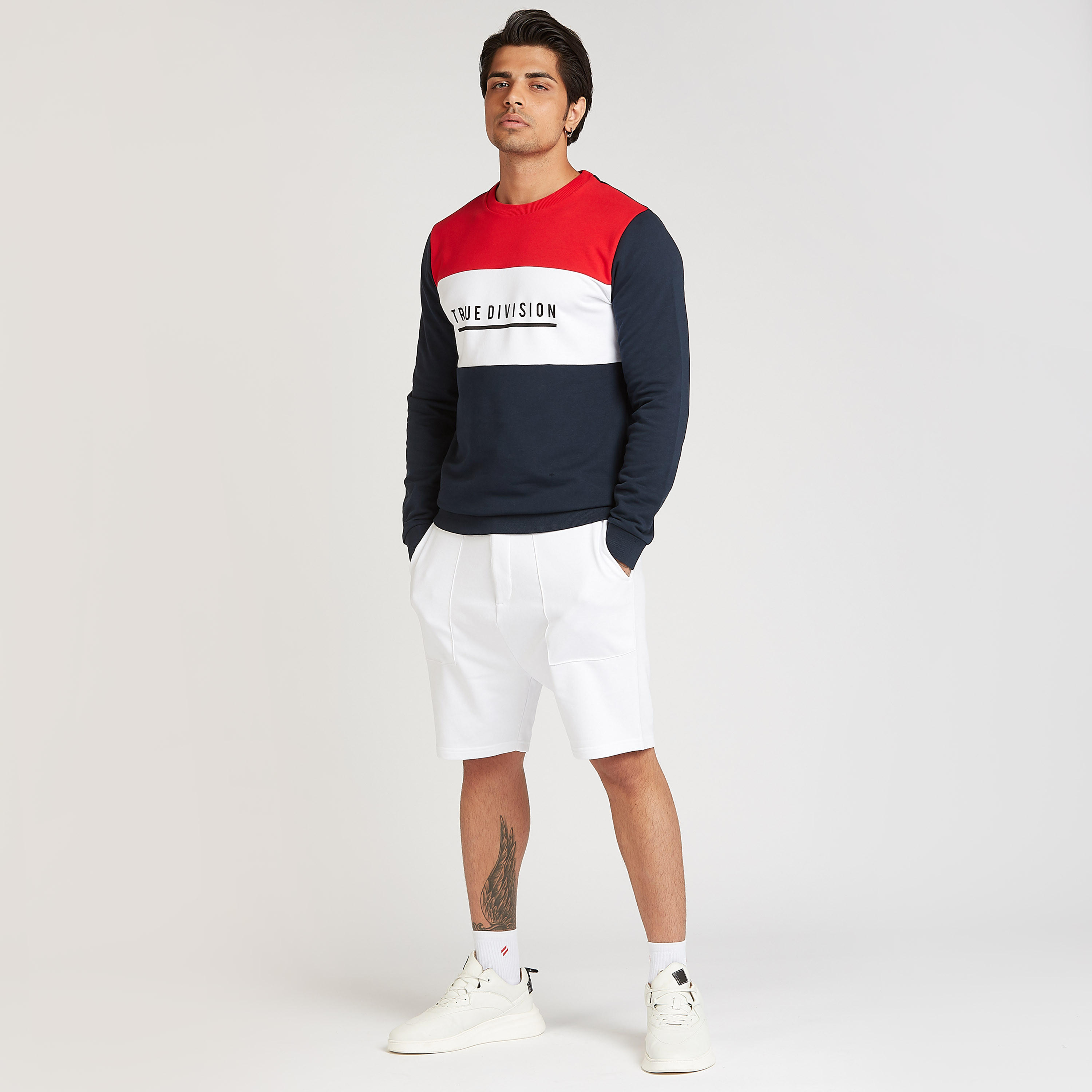 سويت شيرت سليم بياقة ضيّقة وأكمام طويلة وطبعات-men-winterwear-hoodiesandsweatshirts-image-2