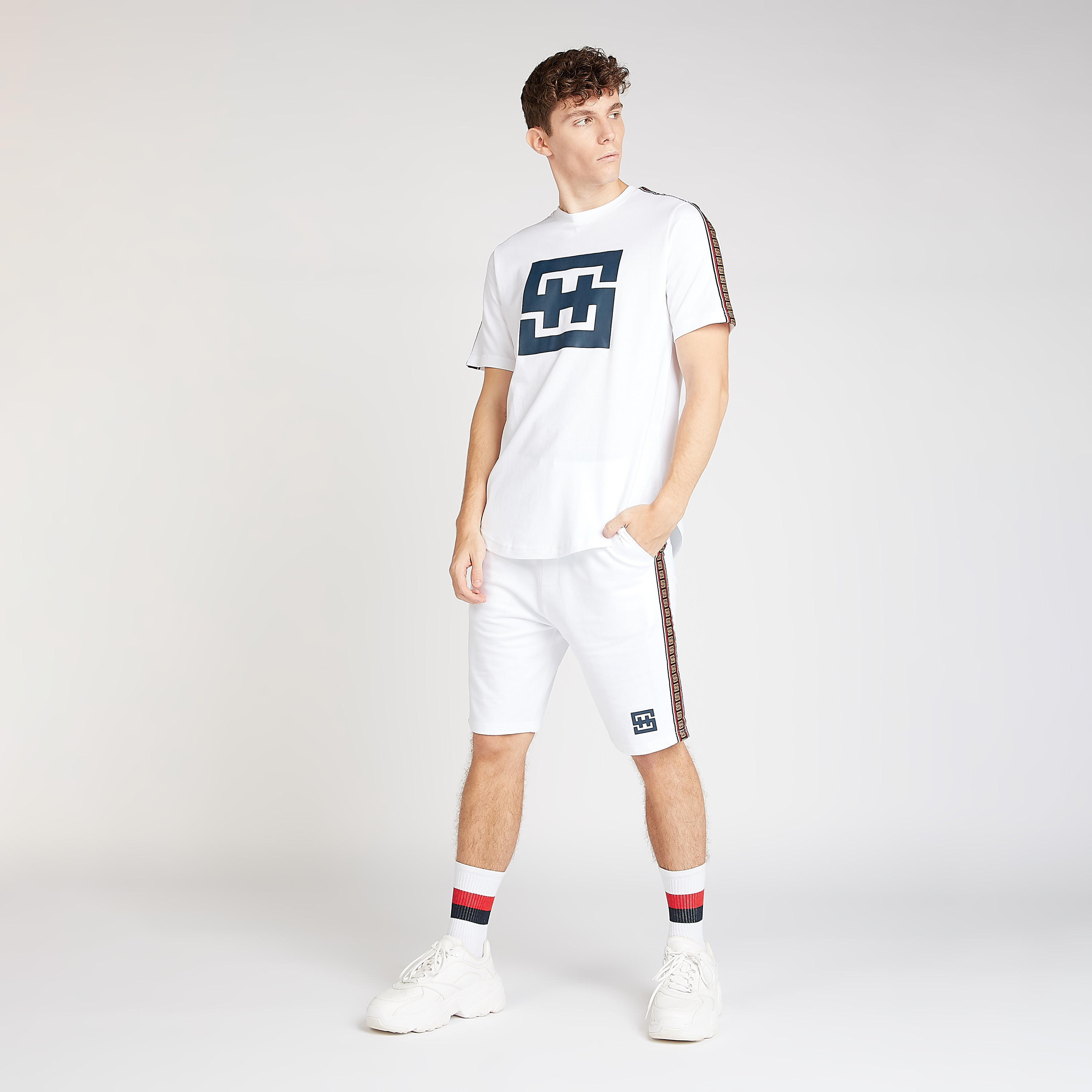 شورت مستدام سادة بخصر متوسط الارتفاع بتفاصيل جيوب وأشرطة-men-clothing-bottoms-shorts-image-2