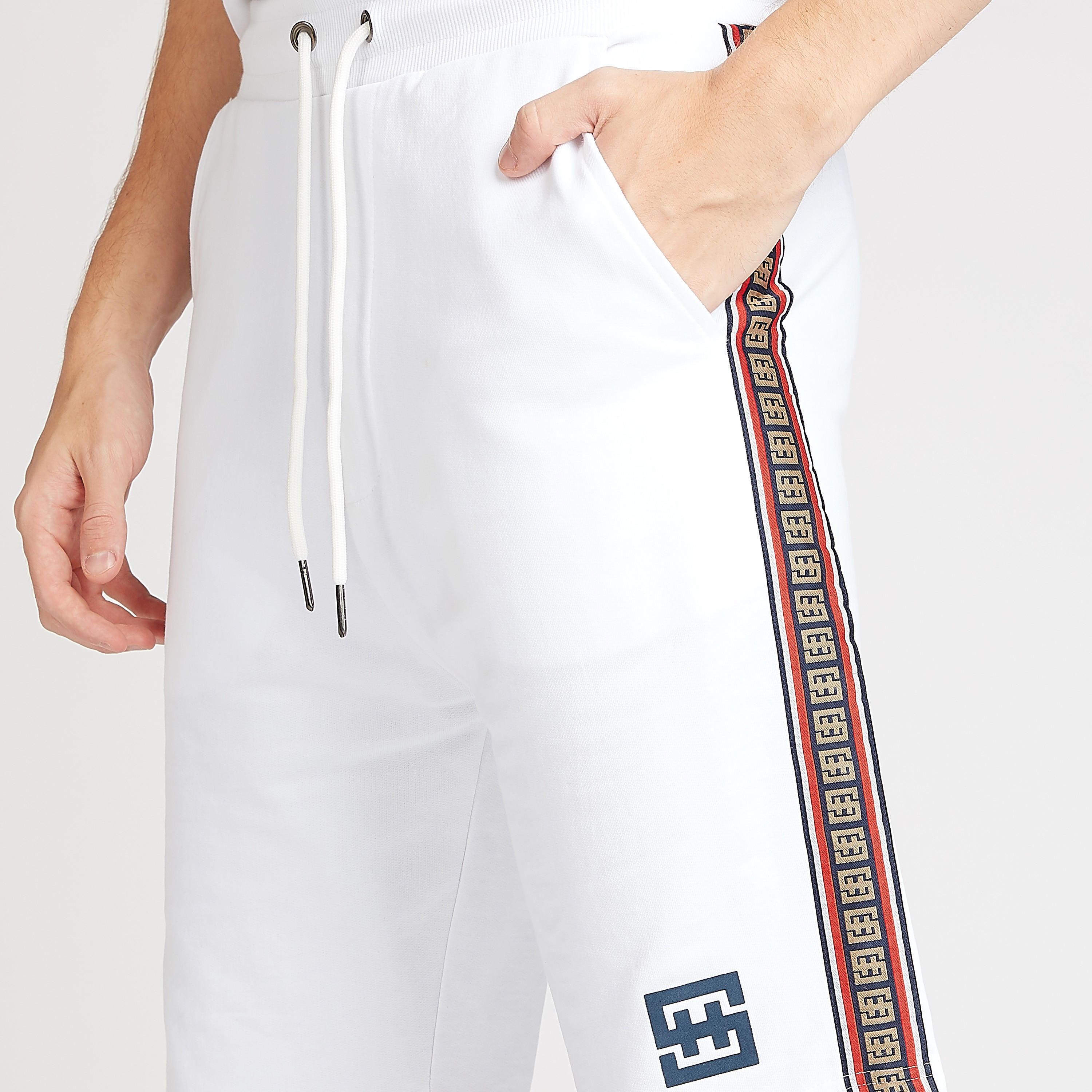 شورت مستدام سادة بخصر متوسط الارتفاع بتفاصيل جيوب وأشرطة-men-clothing-bottoms-shorts-image-3
