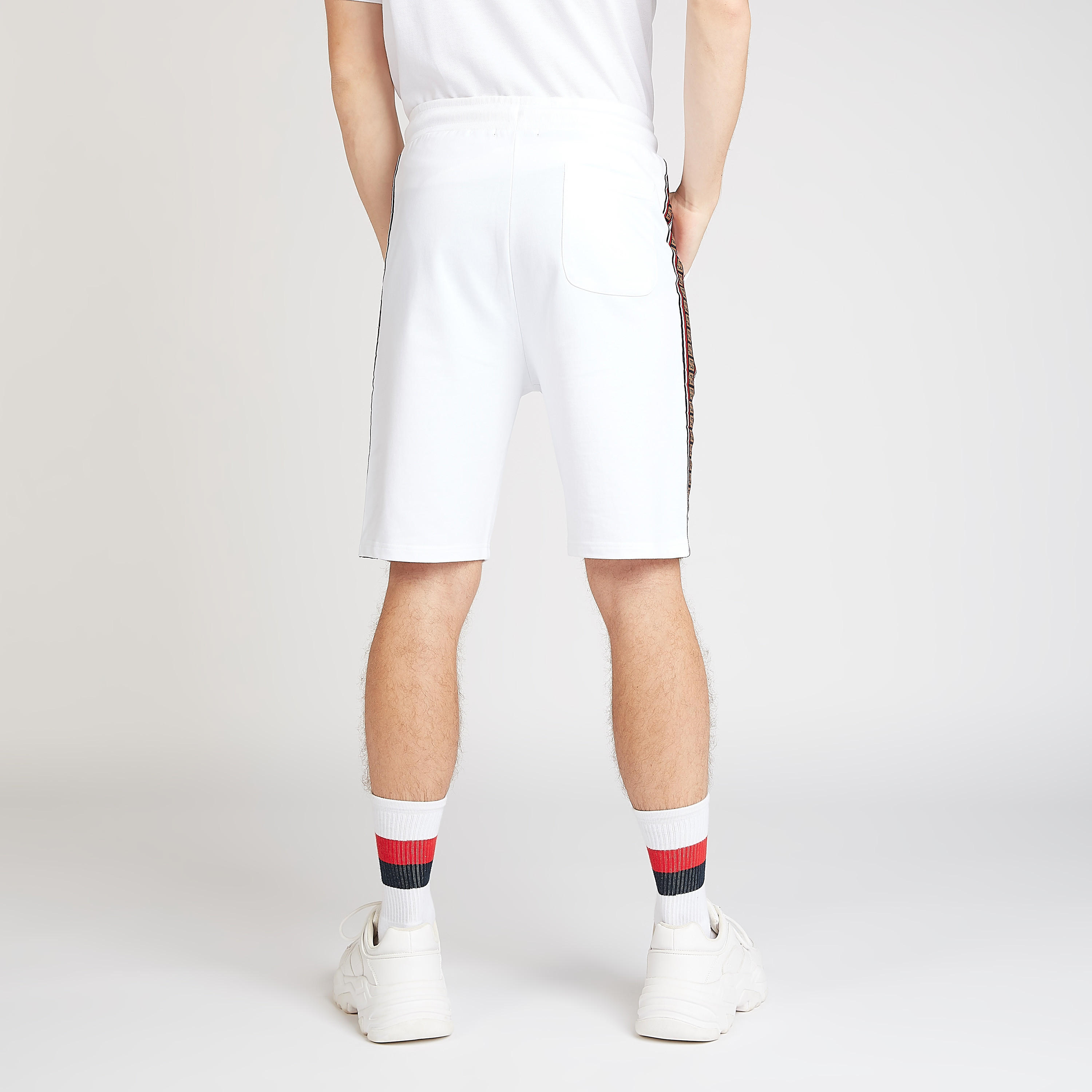 شورت مستدام سادة بخصر متوسط الارتفاع بتفاصيل جيوب وأشرطة-men-clothing-bottoms-shorts-image-4