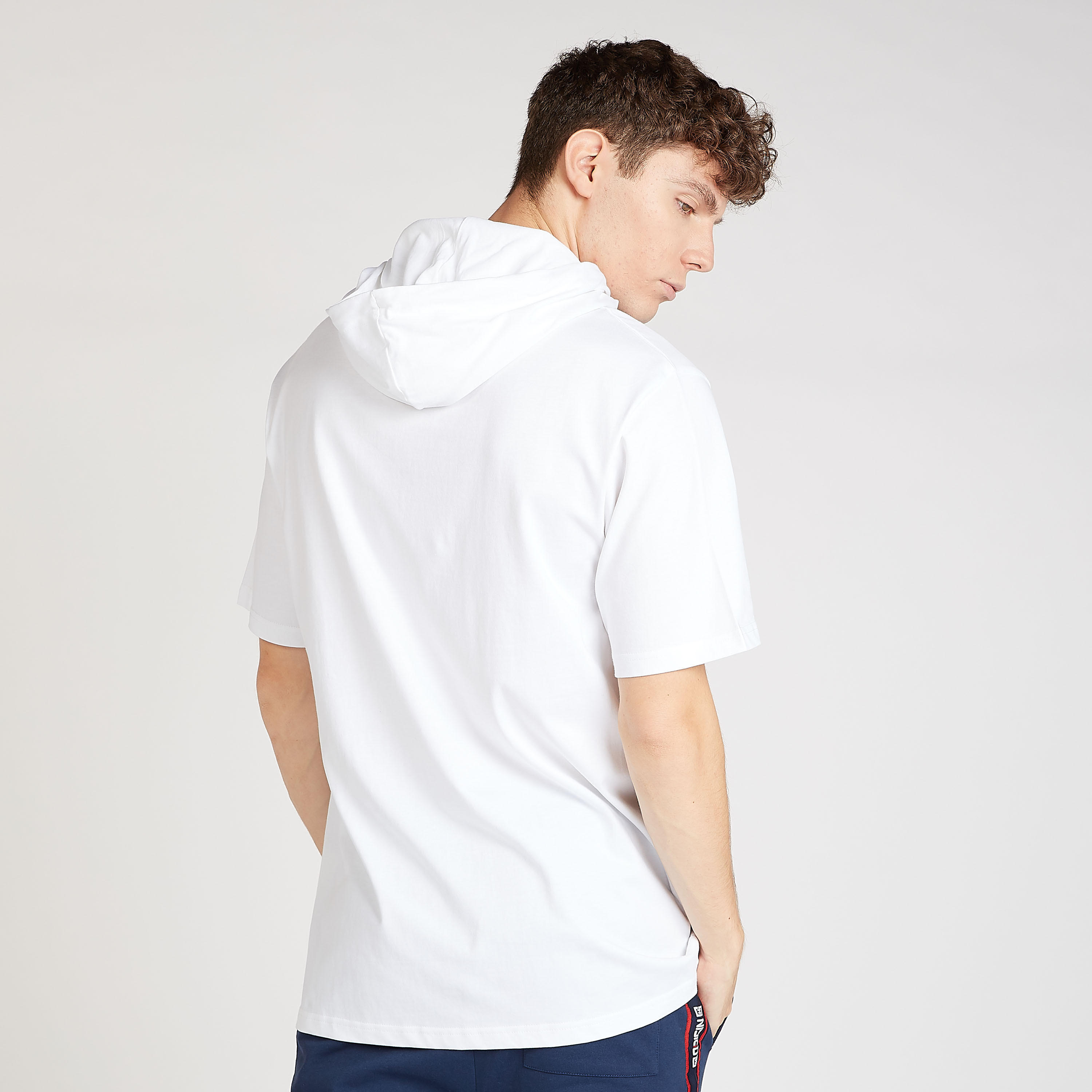 تيشيرت مستدام بقبّعة وأكمام قصيرة وطبعات جرافيك-men-clothing-tshirtsandpolos-tshirts-image-3