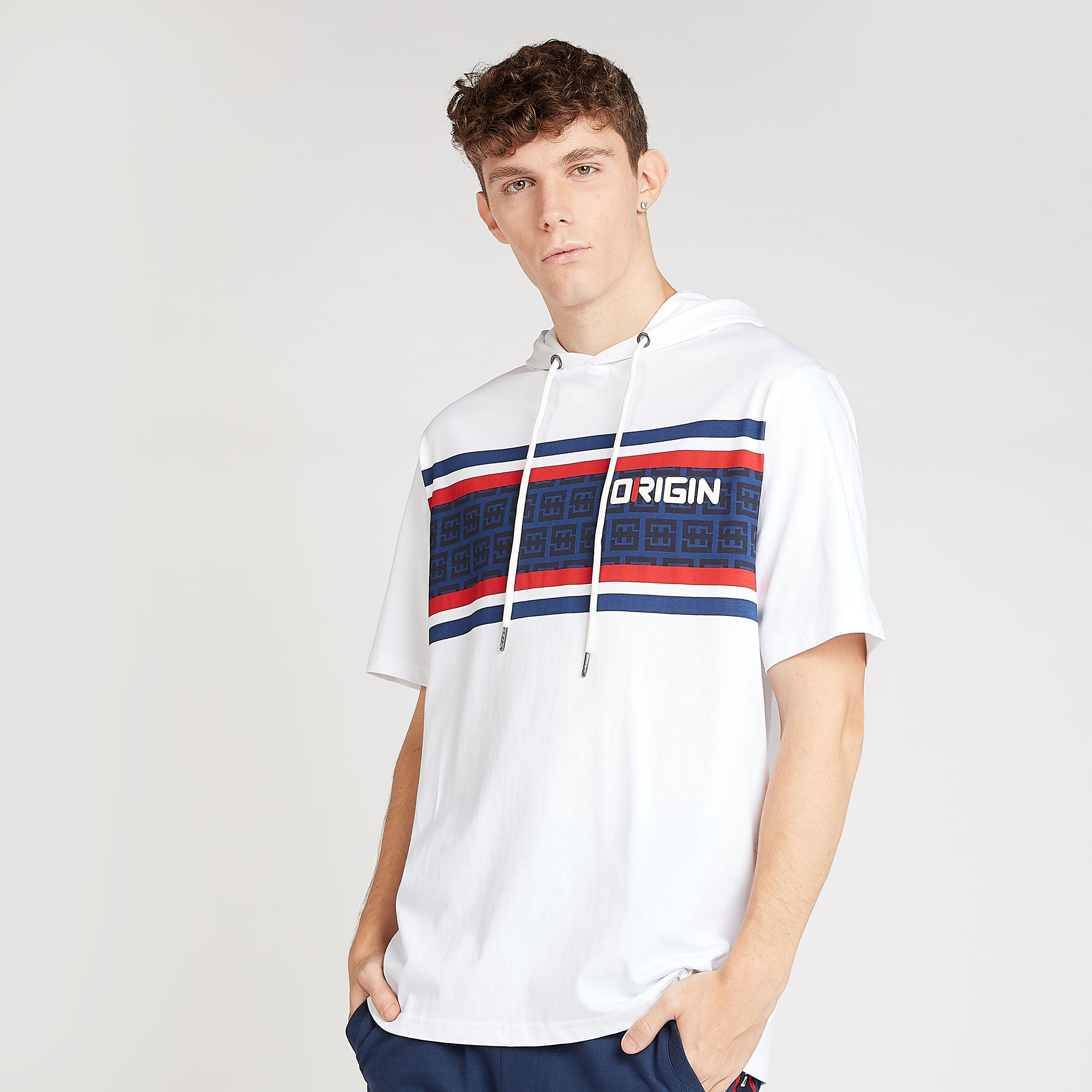 تيشيرت مستدام بقبّعة وأكمام قصيرة وطبعات جرافيك-men-clothing-tshirtsandpolos-tshirts-image-1