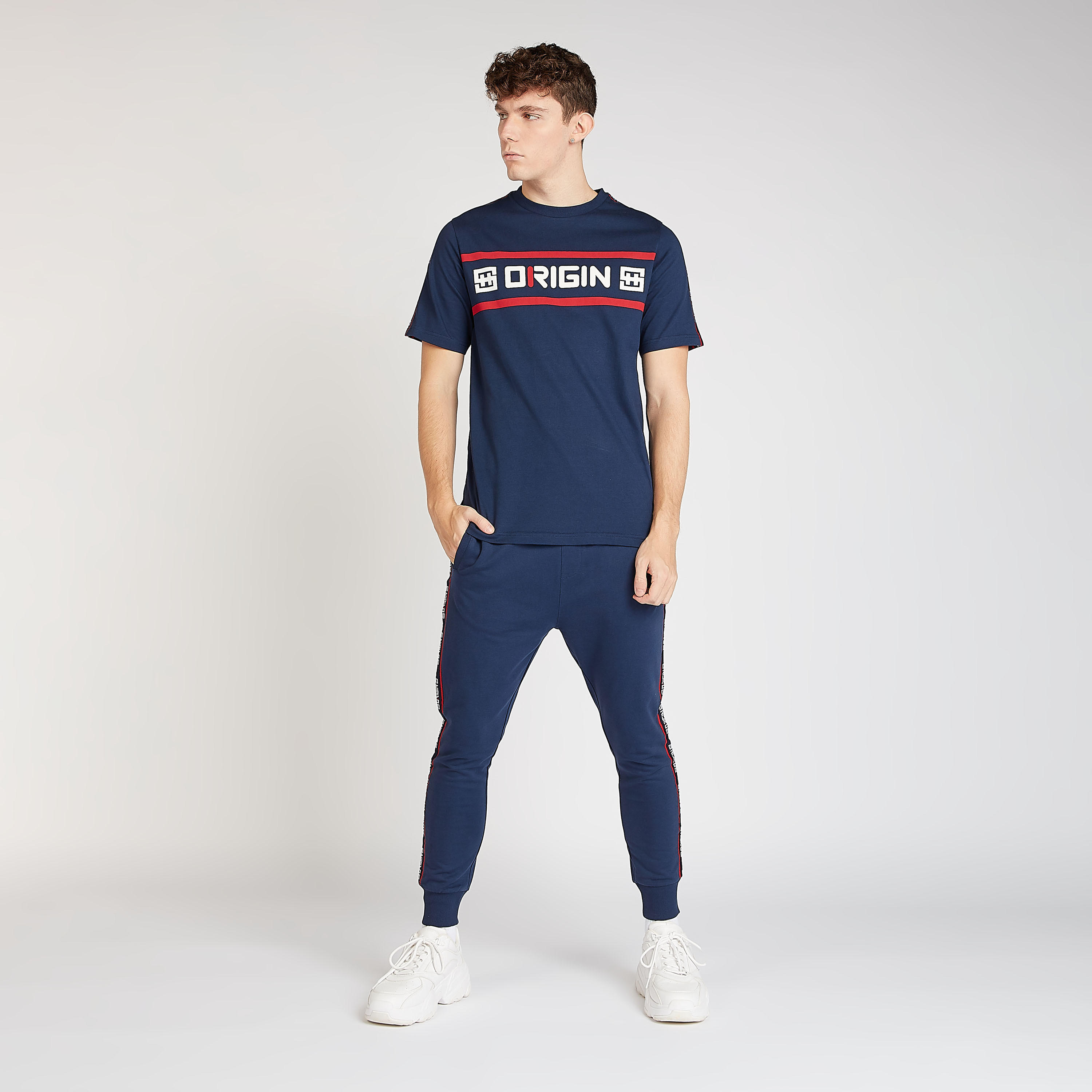 تيشيرت بياقة ضيقة و أكمام قصيرة و طبعات جرافيك-men-clothing-tshirtsandpolos-tshirts-image-2