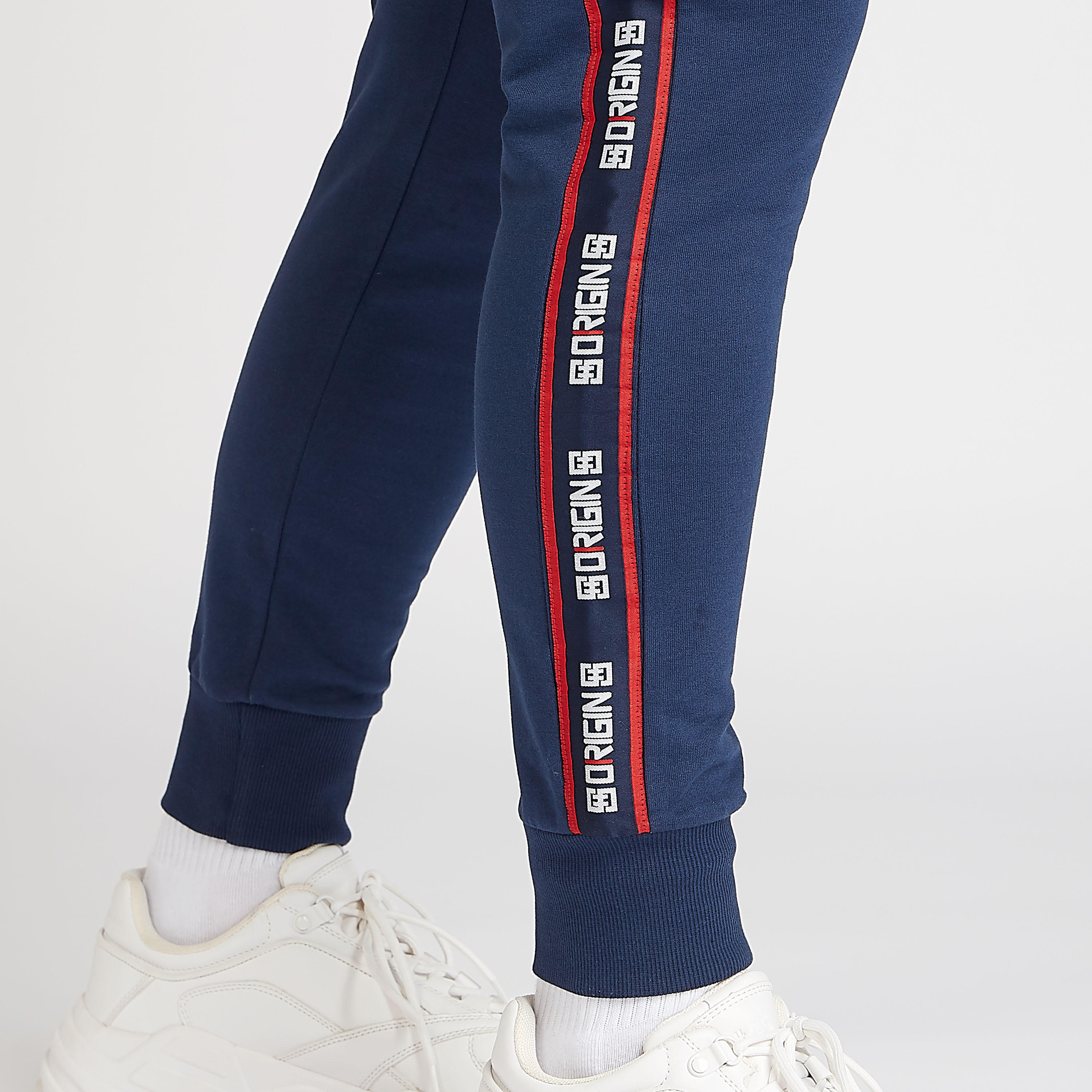 بنطلون رياضي مستدام سادة سليم بخصر متوسط الارتفاع وجيوب و أشرطة-men-clothing-bottoms-joggers-image-3