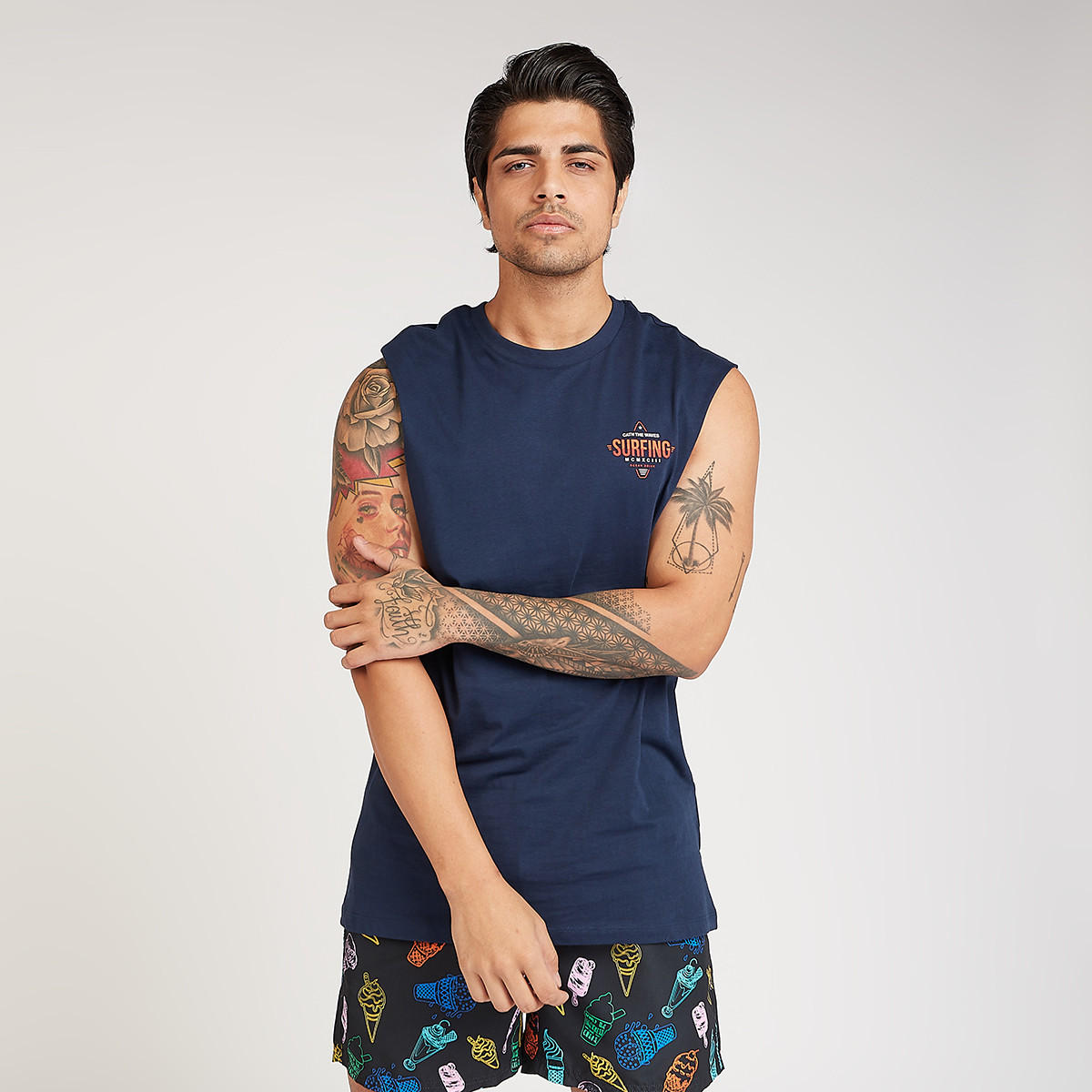 تيشيرت مستدام دون أكمام بياقة ضيّقة وطبعات-men-clothing-tshirtsandpolos-tshirts-image-1