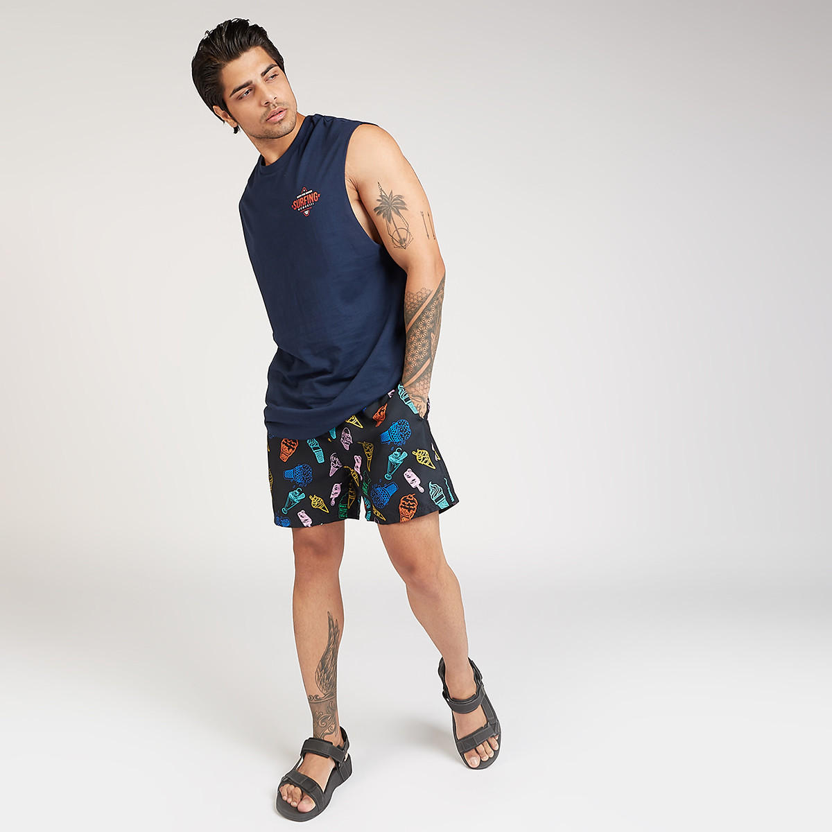 تيشيرت مستدام دون أكمام بياقة ضيّقة وطبعات-men-clothing-tshirtsandpolos-tshirts-image-2