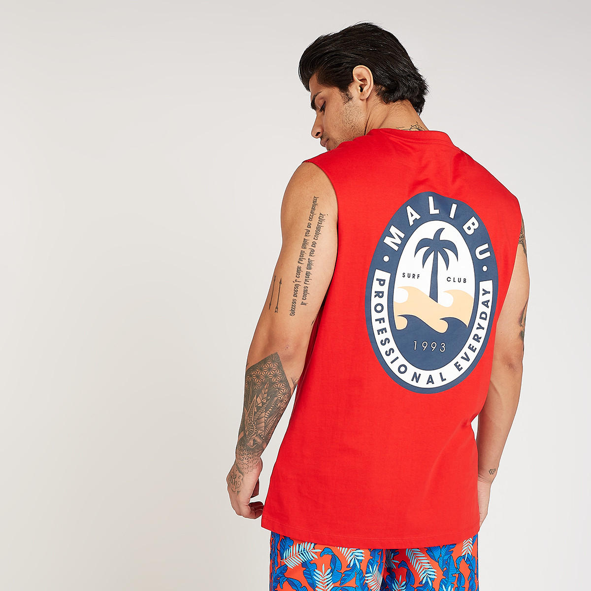 تيشيرت مستدام دون أكمام بياقة ضيّقة وطبعات-men-clothing-tshirtsandpolos-tshirts-image-4