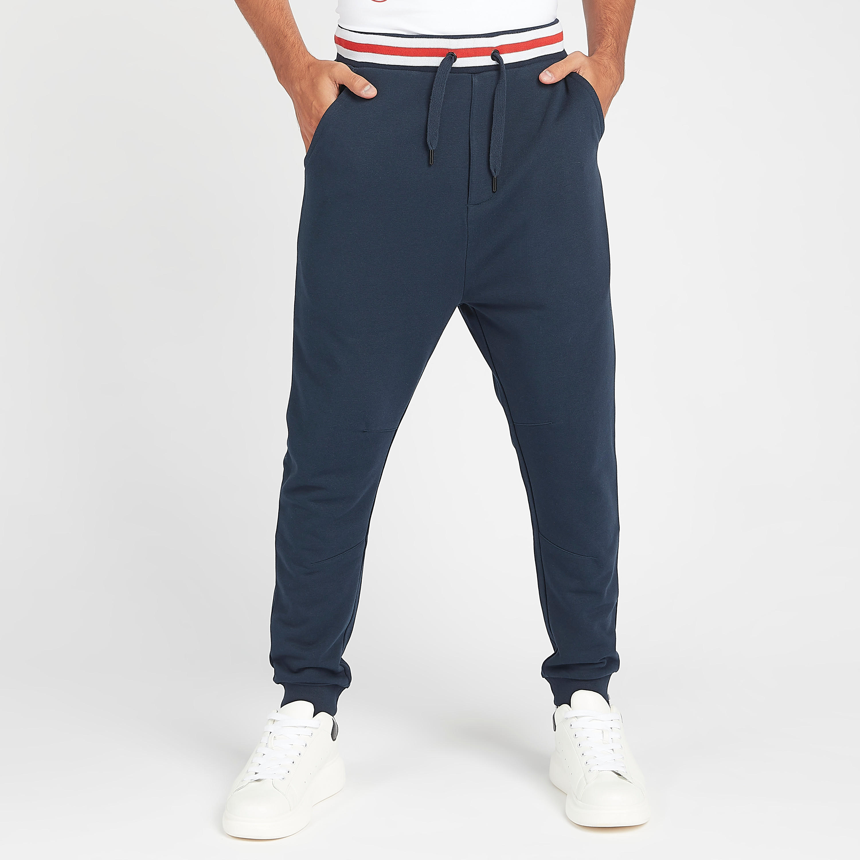 بنطلون رياضي بارز الملمس برباط إغلاق وجيوب-men-clothing-bottoms-joggers-image-3