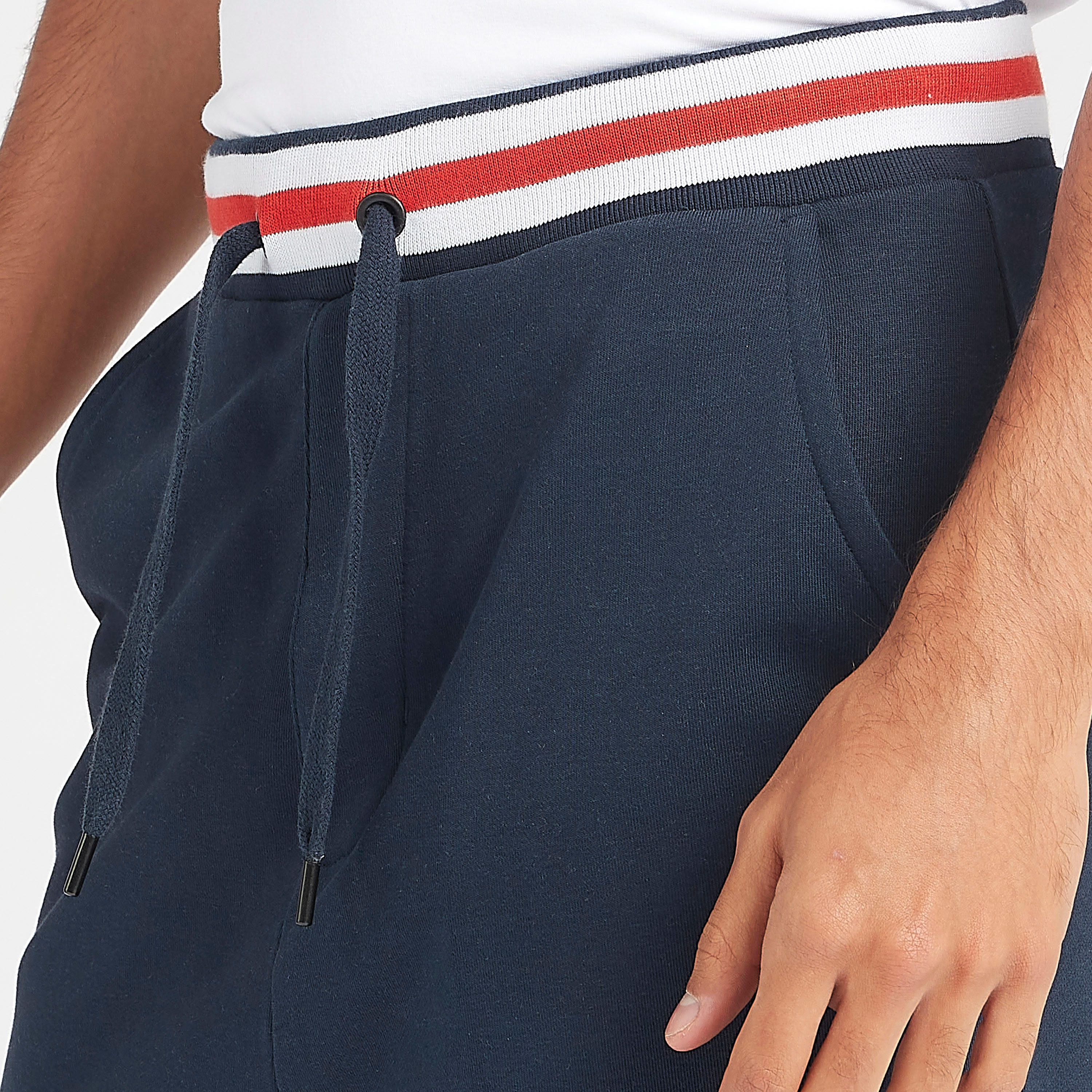 بنطلون رياضي بارز الملمس برباط إغلاق وجيوب-men-clothing-bottoms-joggers-image-1