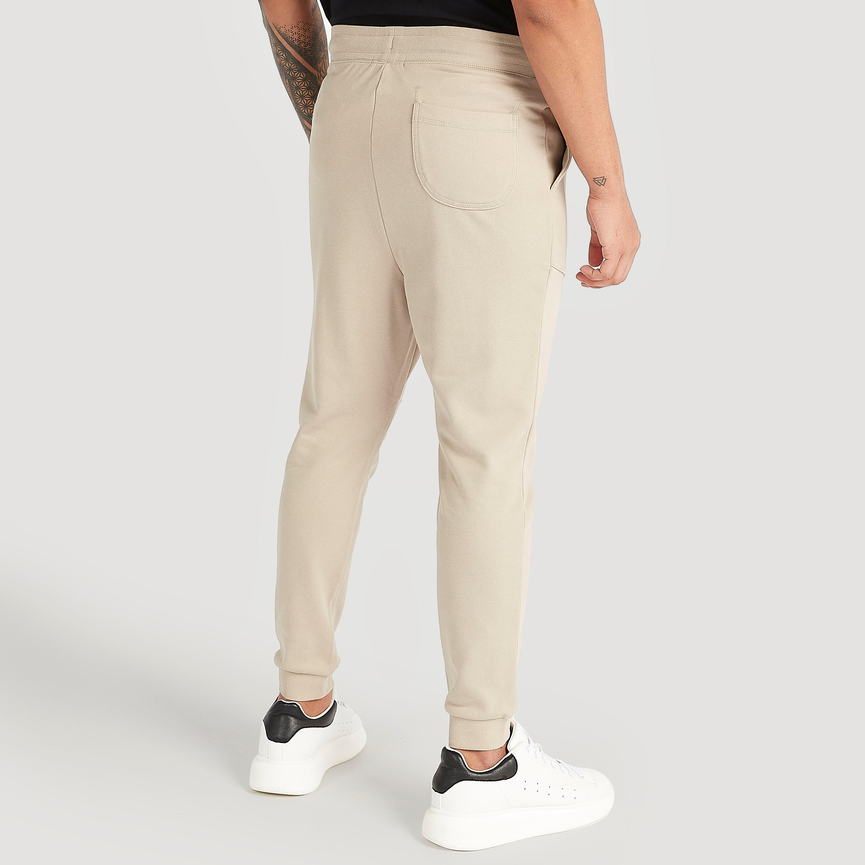 بنطلون رياضي سادة برباط خصر مطّاطي وجيوب-men-clothing-bottoms-joggers-image-4