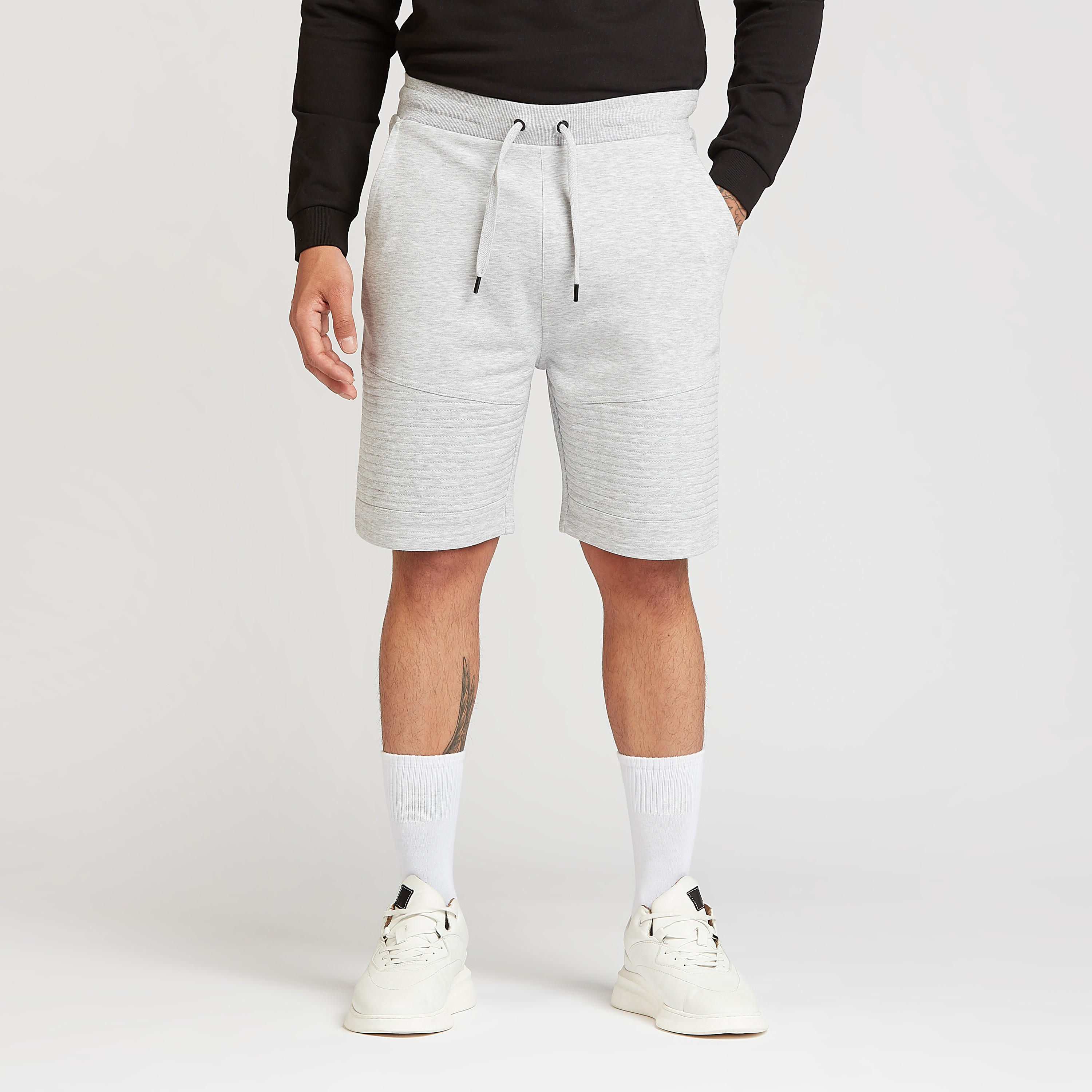 شورت بارز الملمس برباط إغلاق وتفاصيل جيوب-men-clothing-bottoms-shorts-image-1