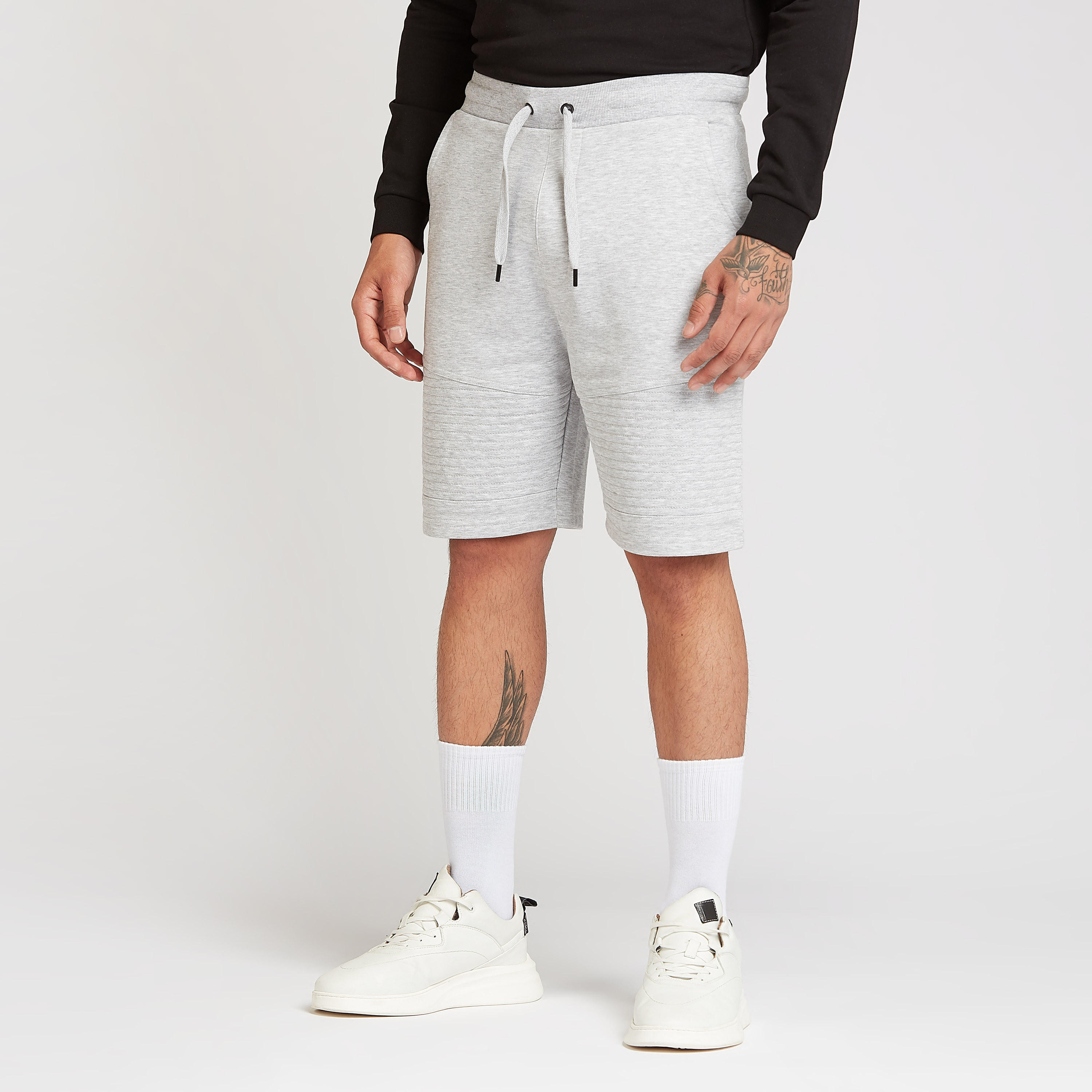 شورت بارز الملمس برباط إغلاق وتفاصيل جيوب-men-clothing-bottoms-shorts-image-5