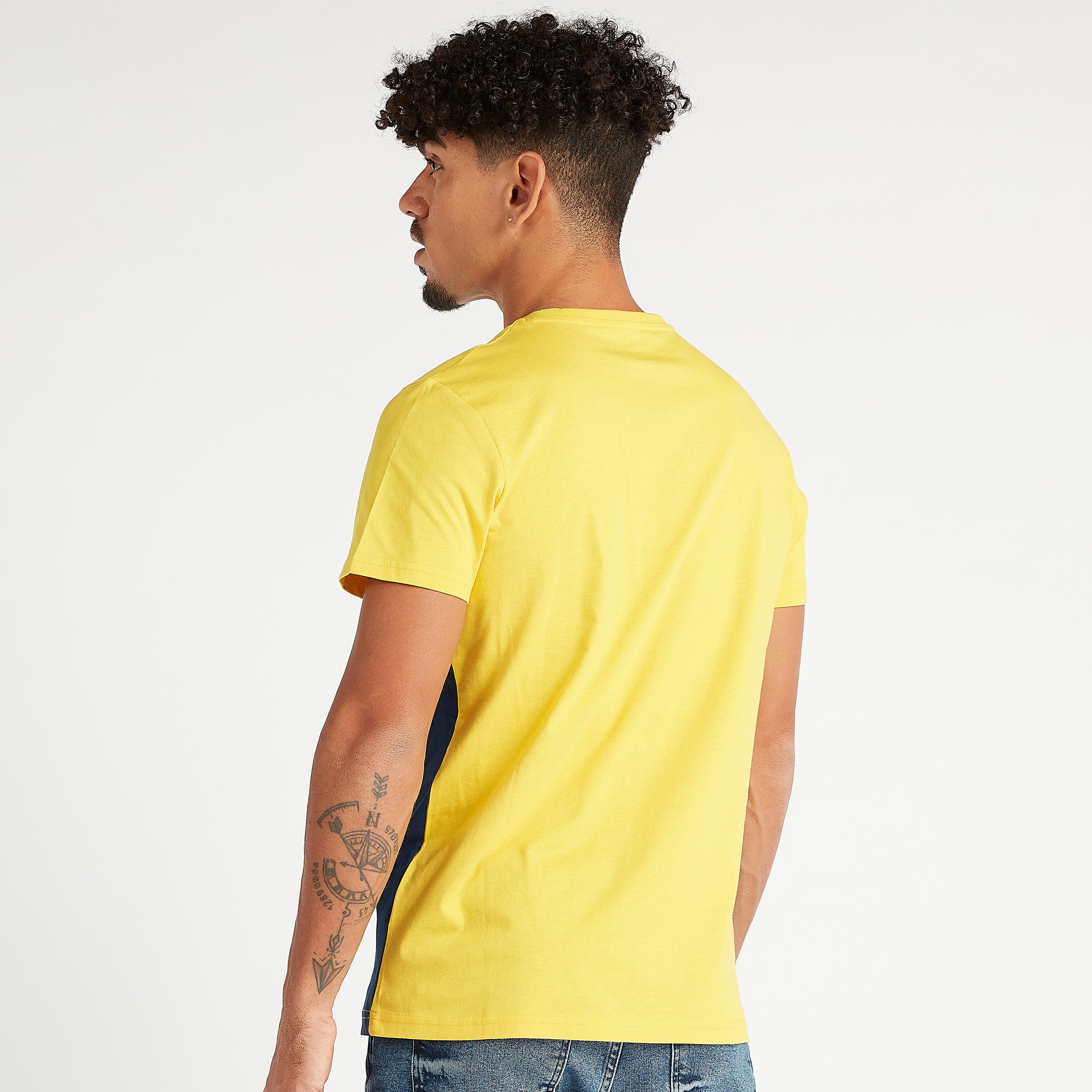 تيشيرت سليم فيت بياقة ضيّقة وأكمام قصيرة وطبعات تيبوغرافيك-men-clothing-tshirtsandpolos-tshirts-image-4