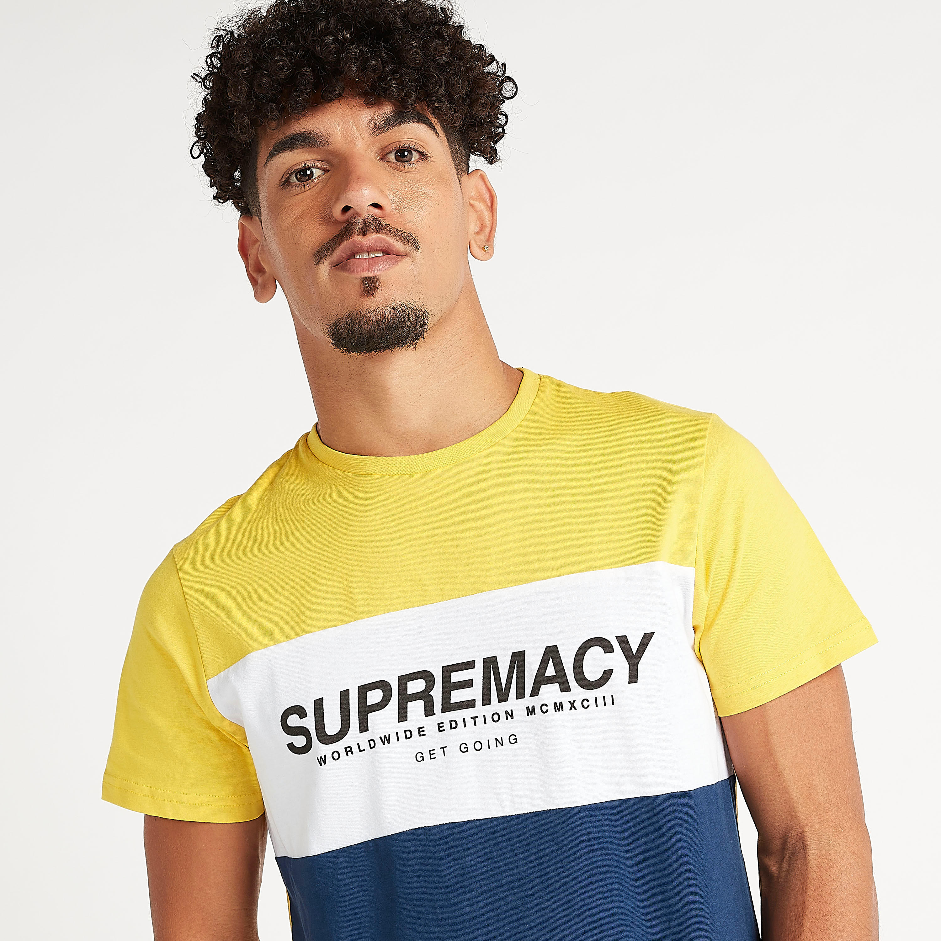 تيشيرت سليم فيت بياقة ضيّقة وأكمام قصيرة وطبعات تيبوغرافيك-men-clothing-tshirtsandpolos-tshirts-image-5